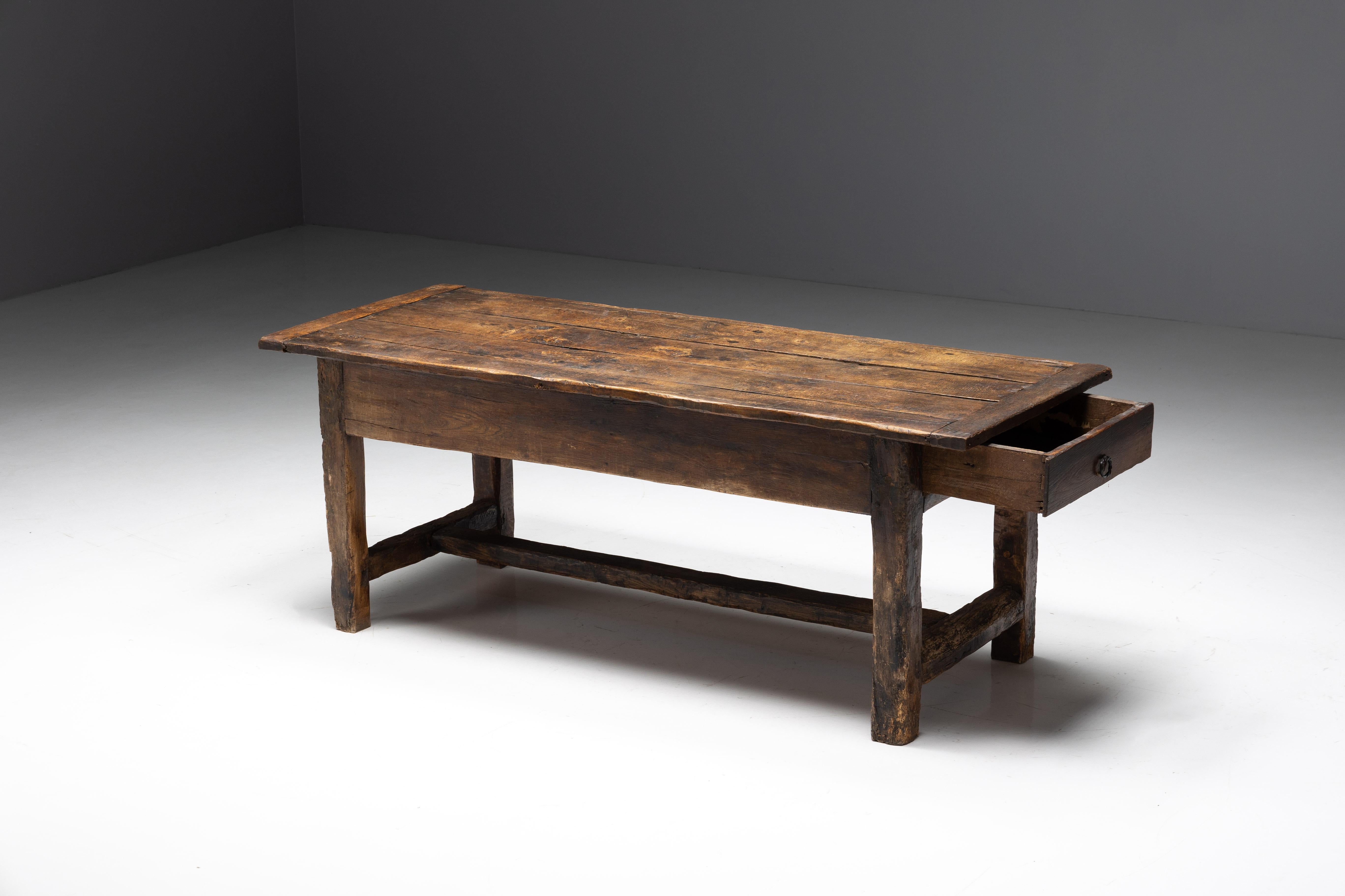 Rustic Folk Art Dining Table, France, 19th Century In Excellent Condition For Sale In Antwerp, BE