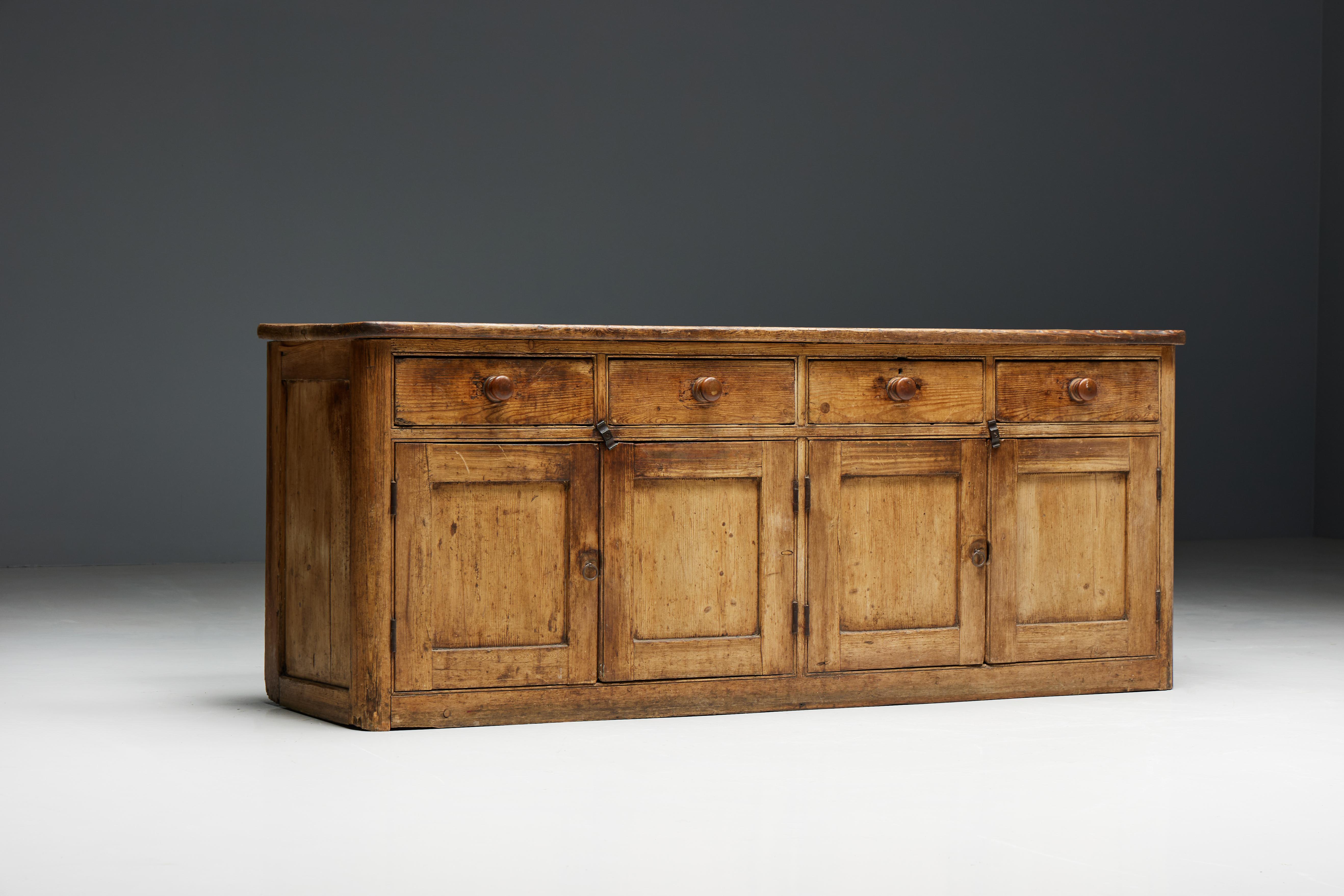 Rustic Folk Art Sideboard, France, 19th Century In Good Condition For Sale In Antwerp, BE