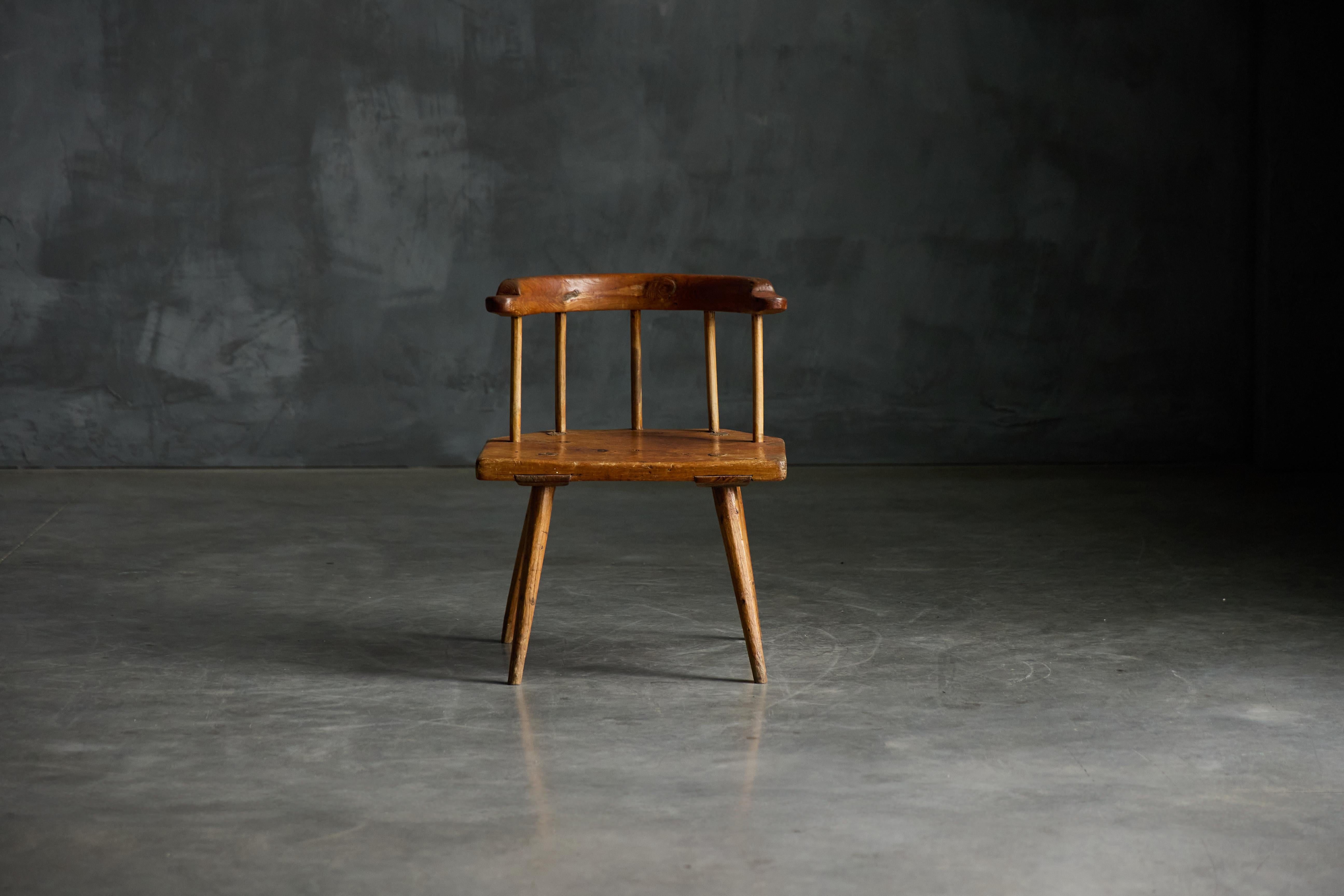 Bois Tabouret rustique d'art populaire, Autriche, XIXe siècle en vente