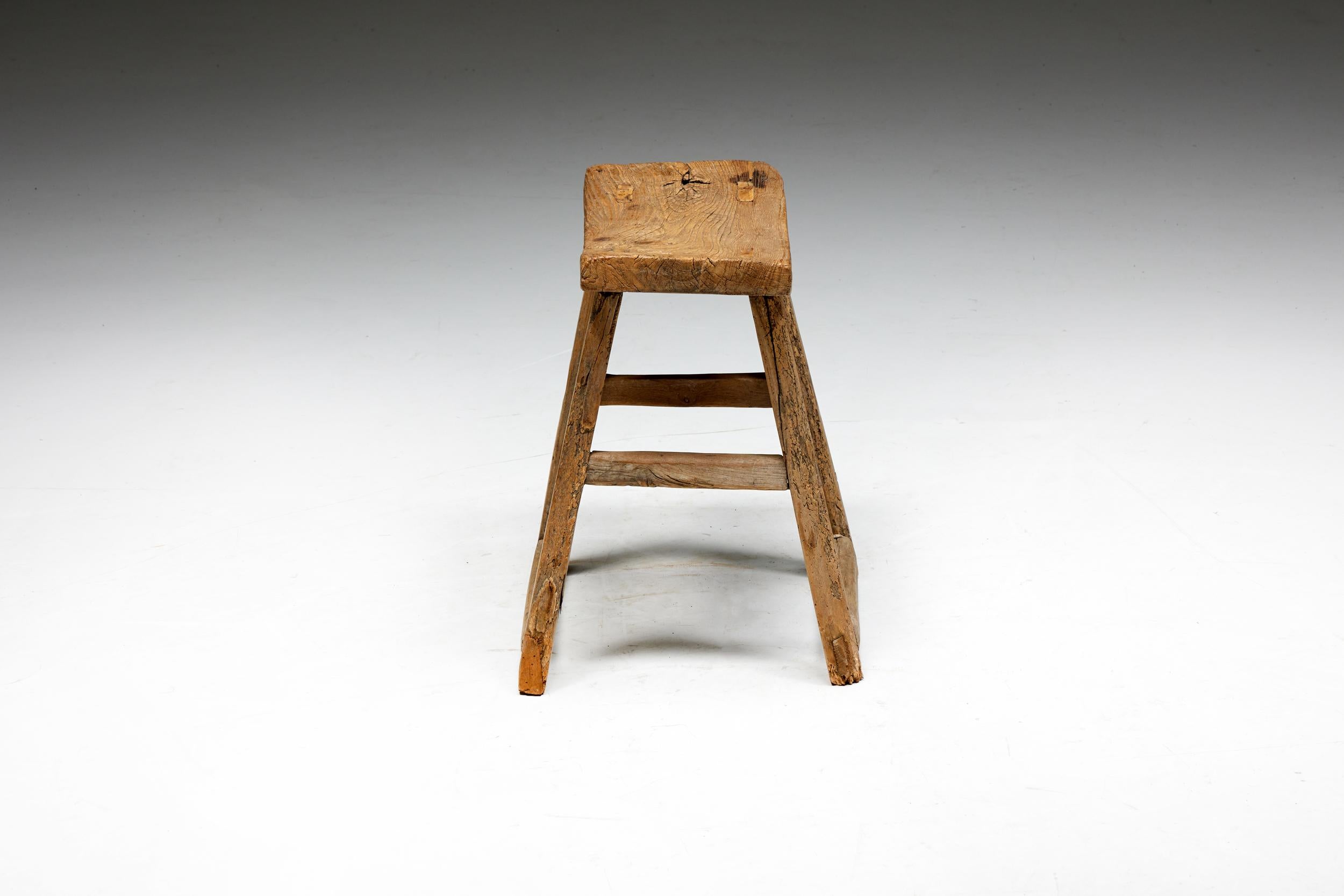 Rustic Folk Art Stool, France, Early 20th Century In Excellent Condition For Sale In Antwerp, BE
