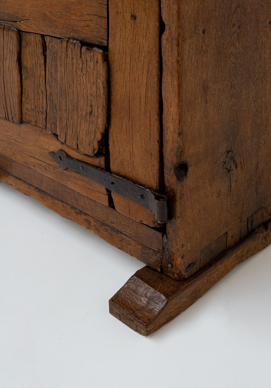 Armoire rustique d'art populaire Travail Populaire,  France 19ème siècle en vente 6