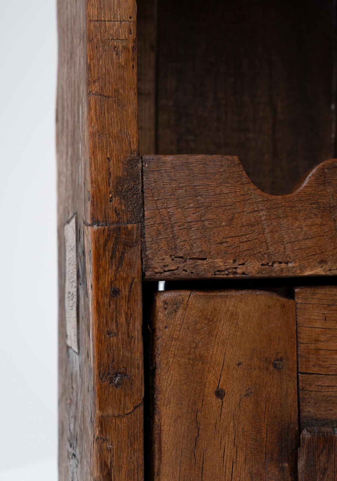 Bois Armoire rustique d'art populaire Travail Populaire,  France 19ème siècle en vente