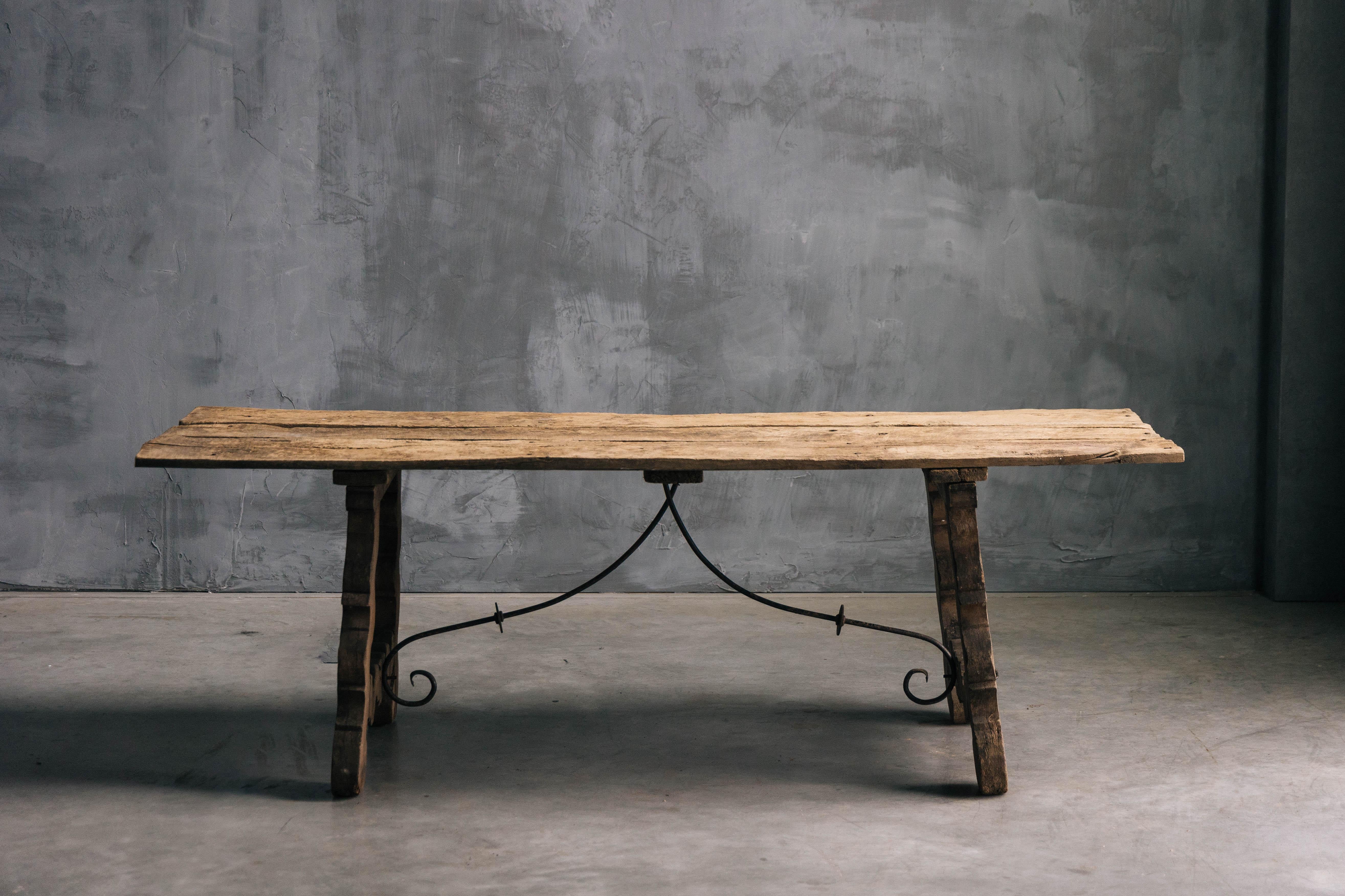 Table à tréteaux rustique, Espagne, 19ème siècle en vente 11