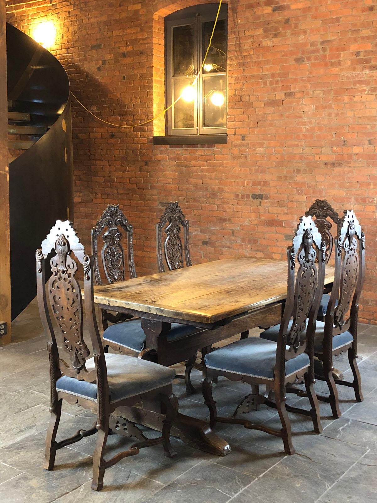 Table à tréteaux/table de salle à manger rustique française du XVIIe siècle en chêne et châtaignier en vente 4