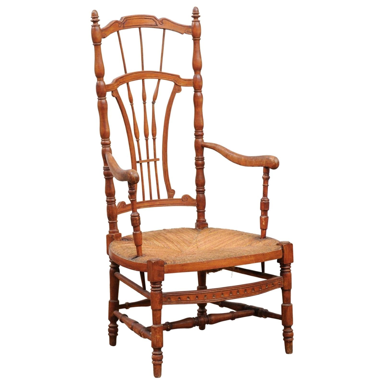 Fauteuil rustique français des années 1890 en bois de cerisier avec assise en jonc et dossier en feuille