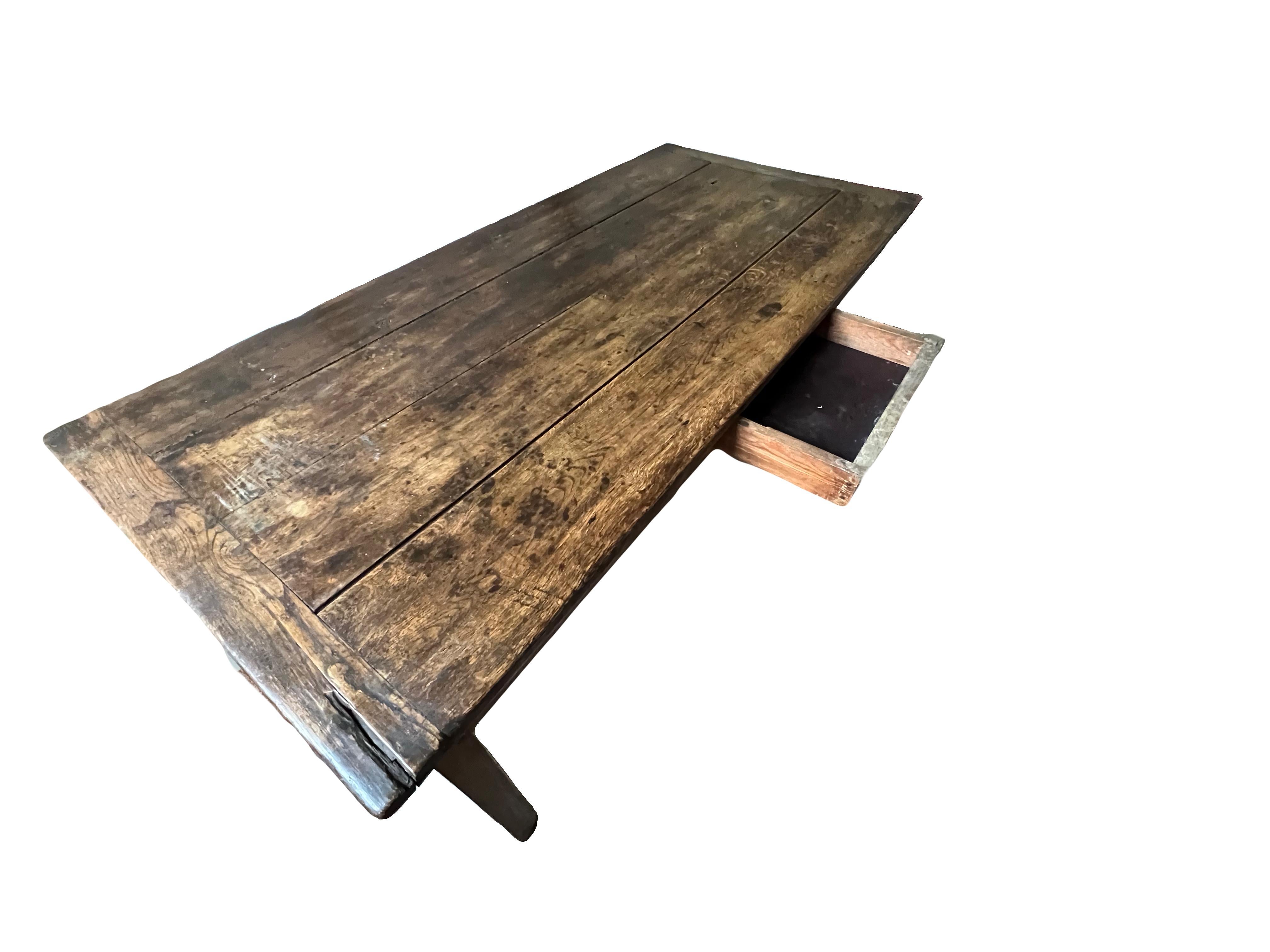 Rustic French 19th-century farmhouse table For Sale 3