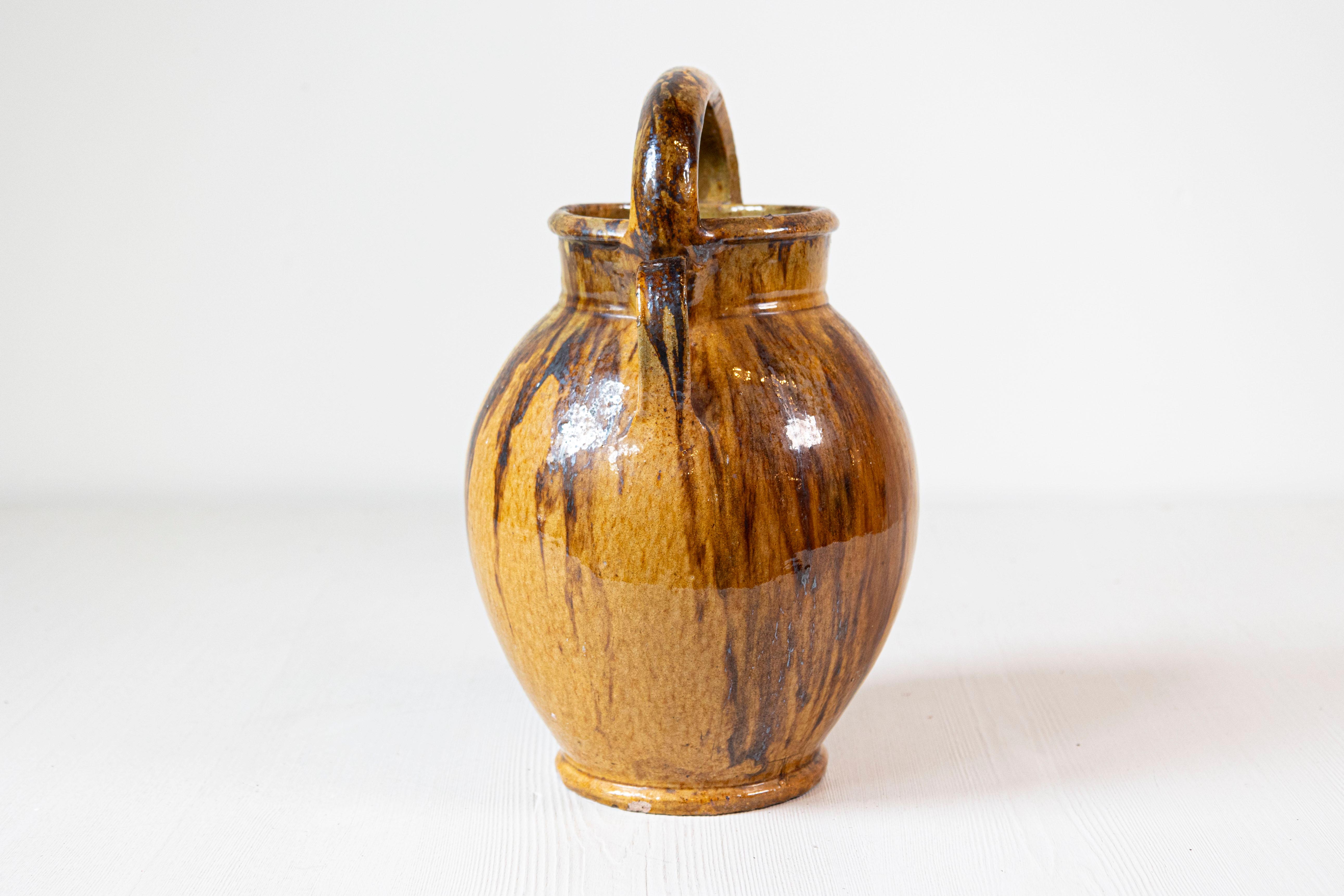 Vernissé Pichet à huile rustique français du 19ème siècle en poterie à l'huile d'olivier avec glaçure marron et moutarde en vente
