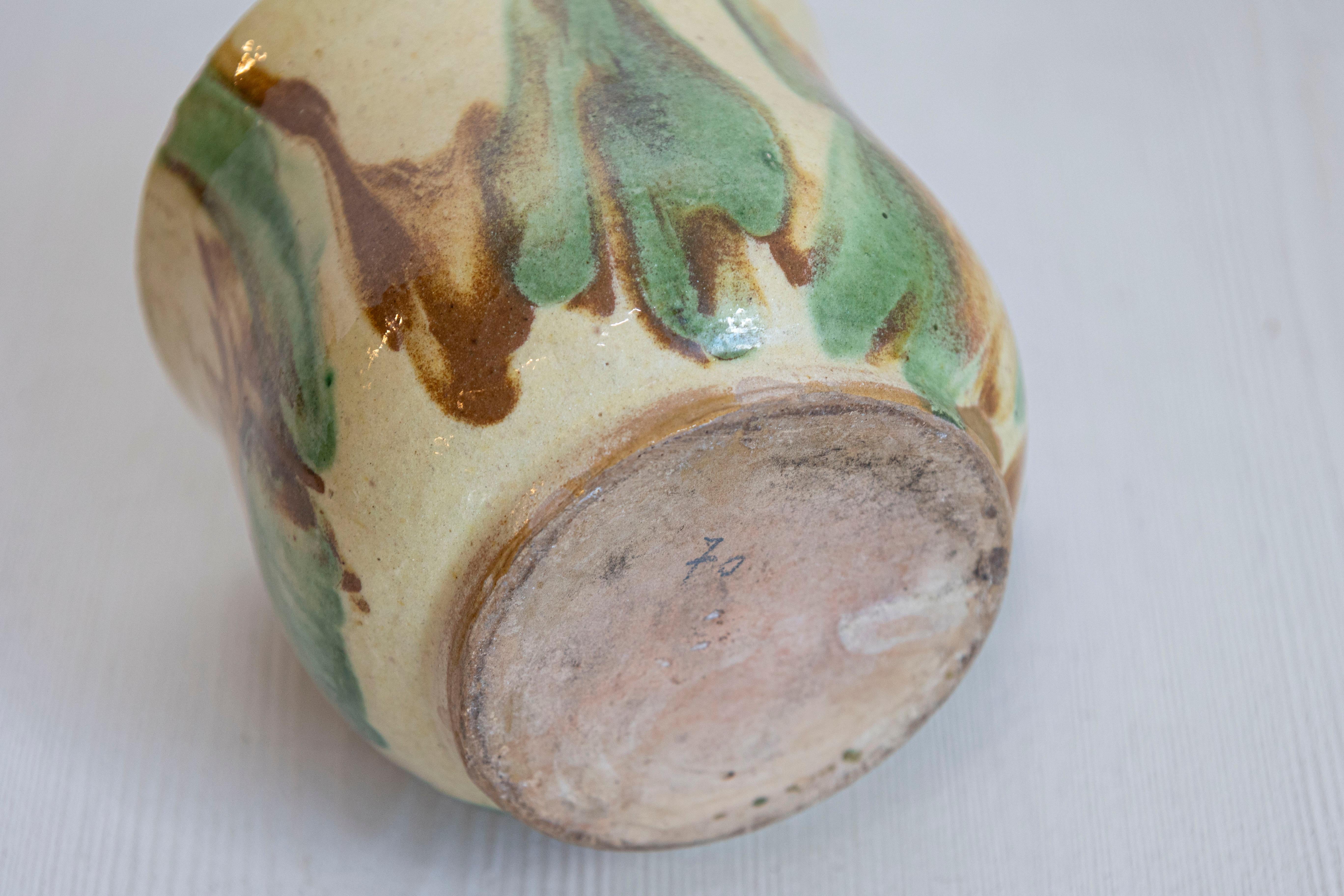Vernissé Tasse rustique française du 19ème siècle avec glaçure jaune, verte et rouille en vente