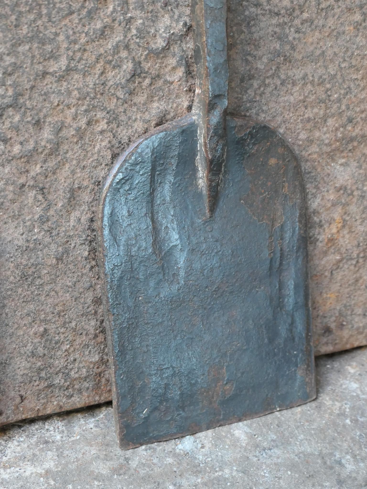Forgé Cuillère de cheminée ancienne française rustique, 18ème siècle en vente