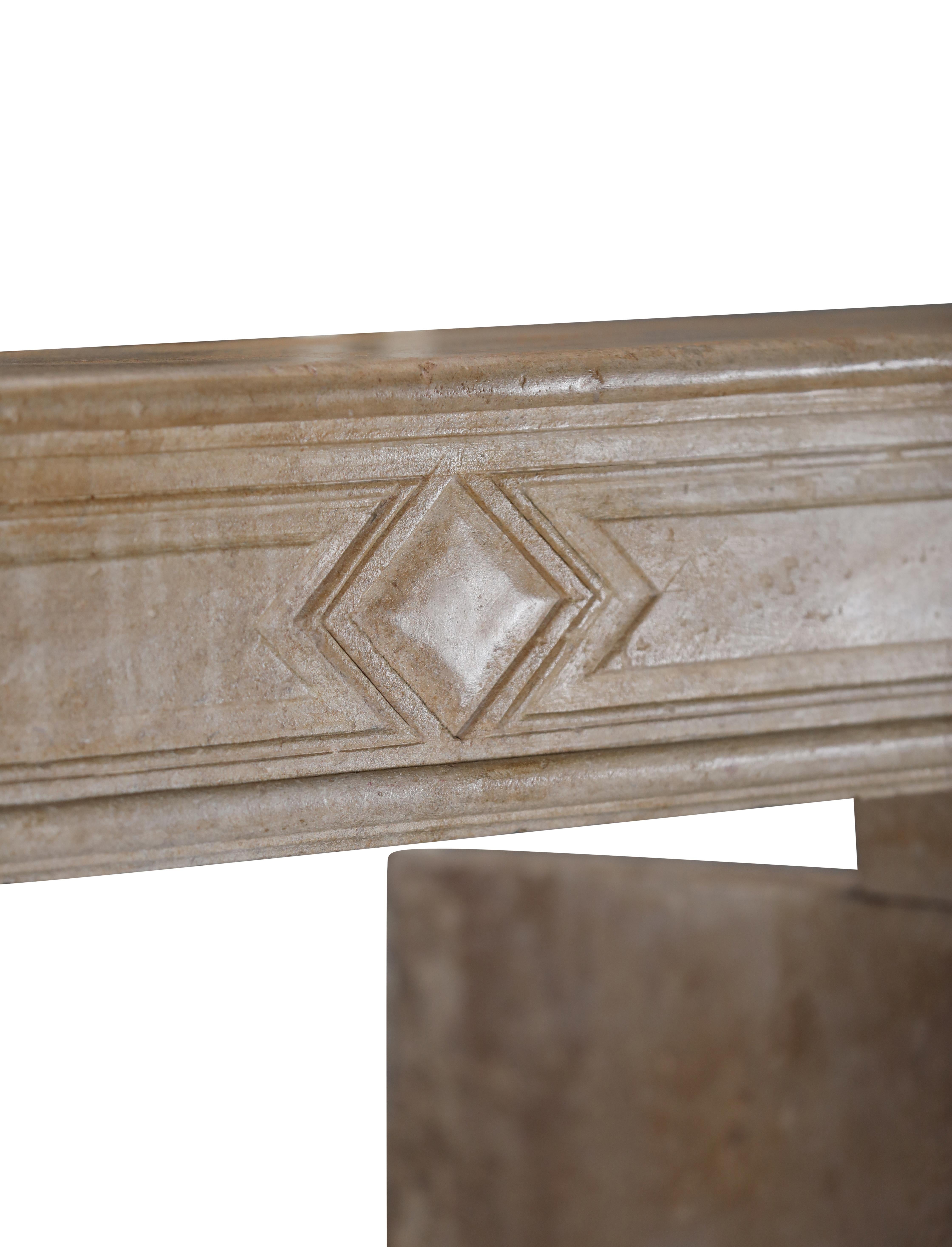 Rustic French Antique Reclaimed Extra Small Fireplace Surround In Limestone In Good Condition For Sale In Beervelde, BE
