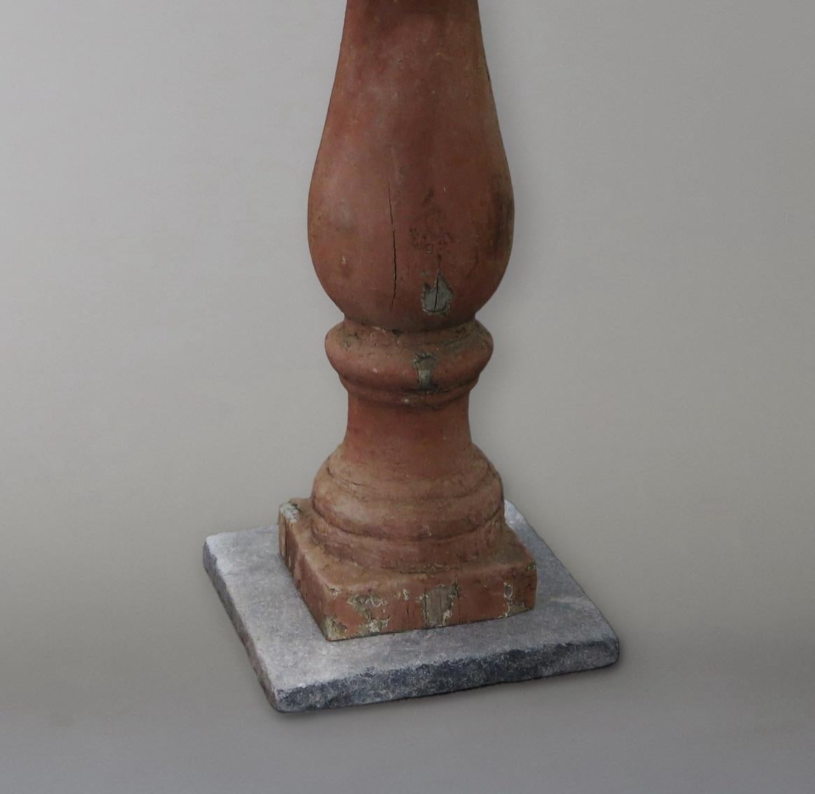 XVIIIe siècle et antérieur Lampes balustres françaises rustiques sur socle en pierre bleue belge, France en vente