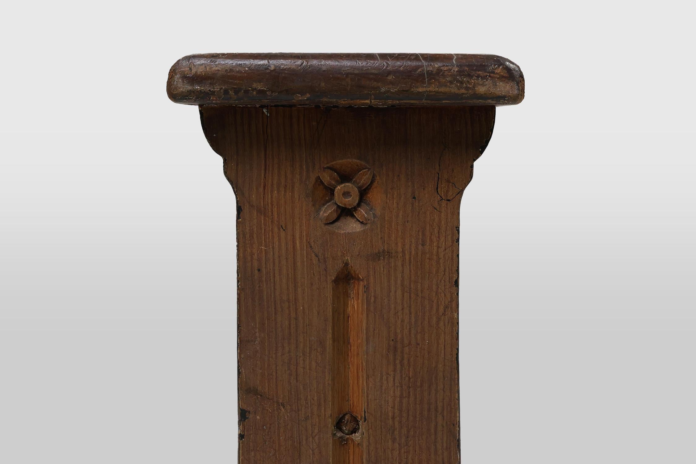 Français Banc rustique français en Oak Oak avec sculptures et belle patine, vers 1850 en vente