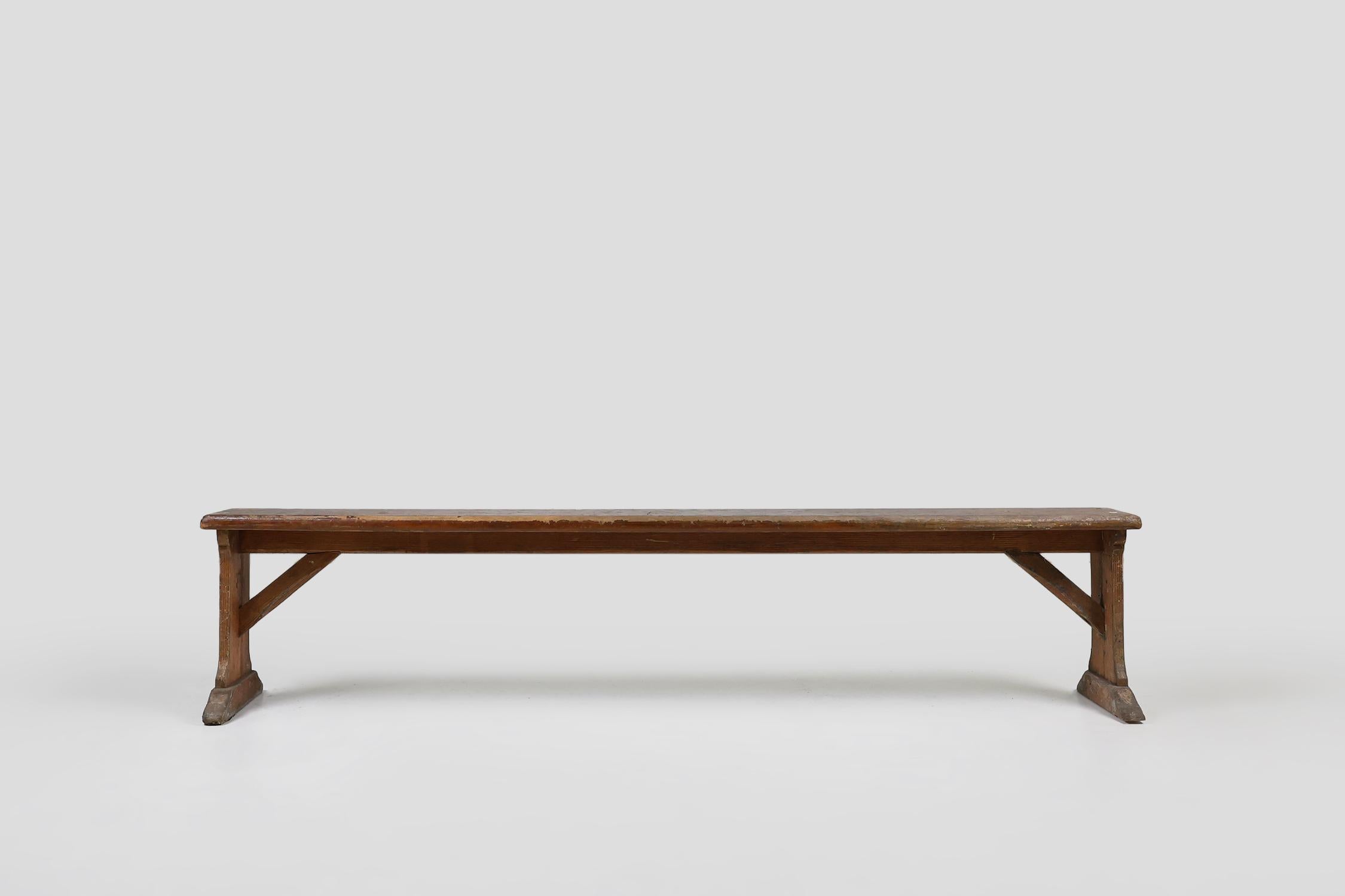 Sculpté à la main Banc rustique français en Oak Oak avec sculptures et belle patine, vers 1850 en vente