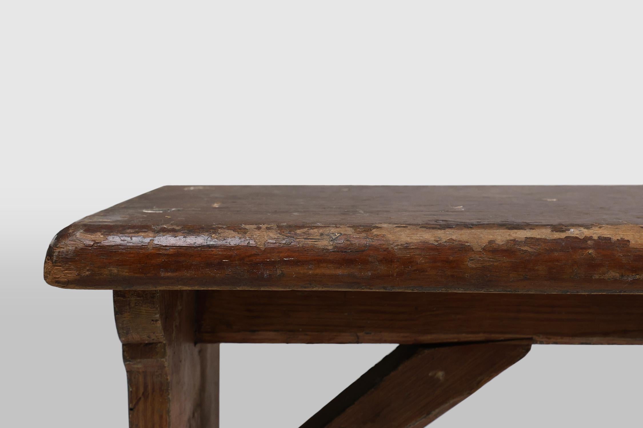 Banc rustique français en Oak Oak avec sculptures et belle patine, vers 1850 Bon état - En vente à Meulebeke, BE