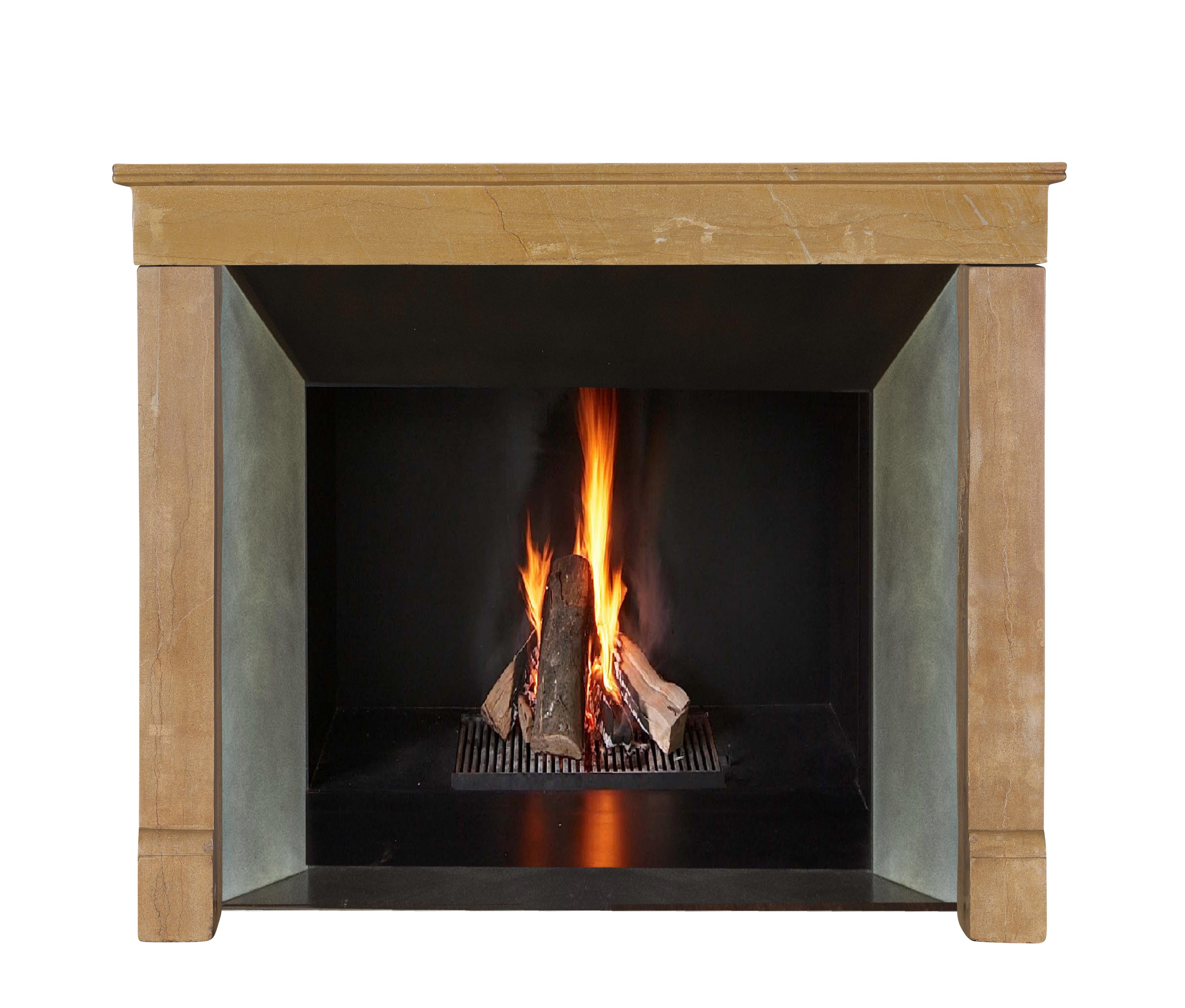 Rustic French Burgundy Limestone Fireplace Mantel – Timeless Natural Elegance In Good Condition For Sale In Beervelde, BE