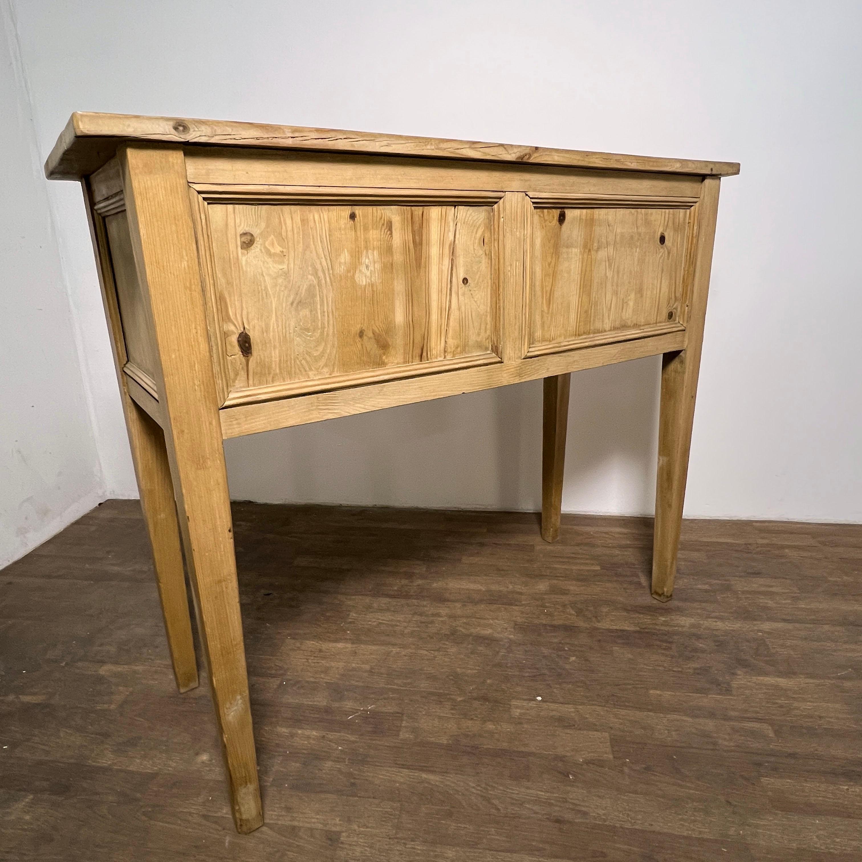 Rustic French Country Buffet Table in Stripped Pine For Sale 6