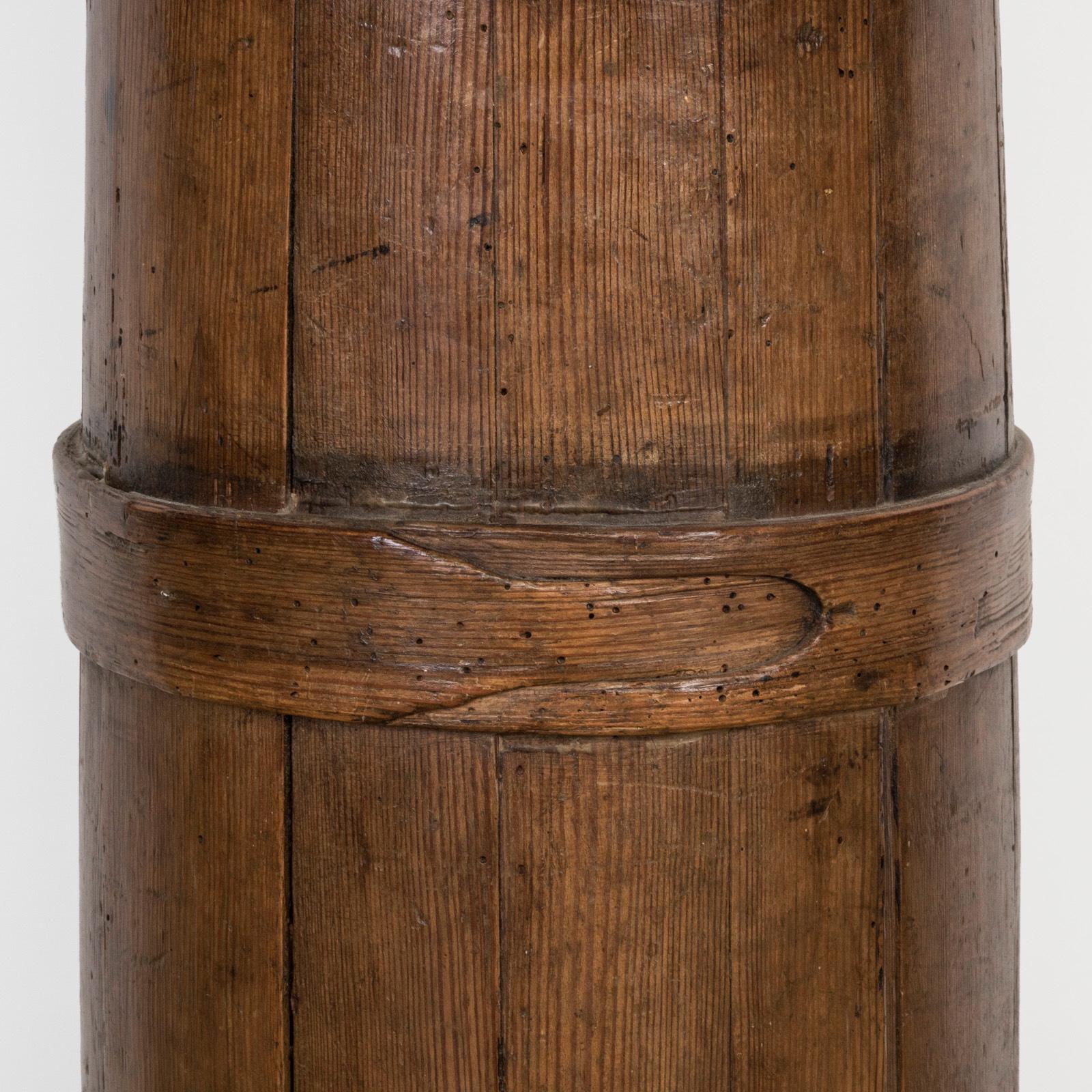 French, wood and iron hallway umbrella stand, cane or stick rack, circa 1900.

This is an attractive wooden umbrella or cane stand, displaying a desirable aged patina and in good order.

Ideal for large umbrellas or a selection of canes and walking