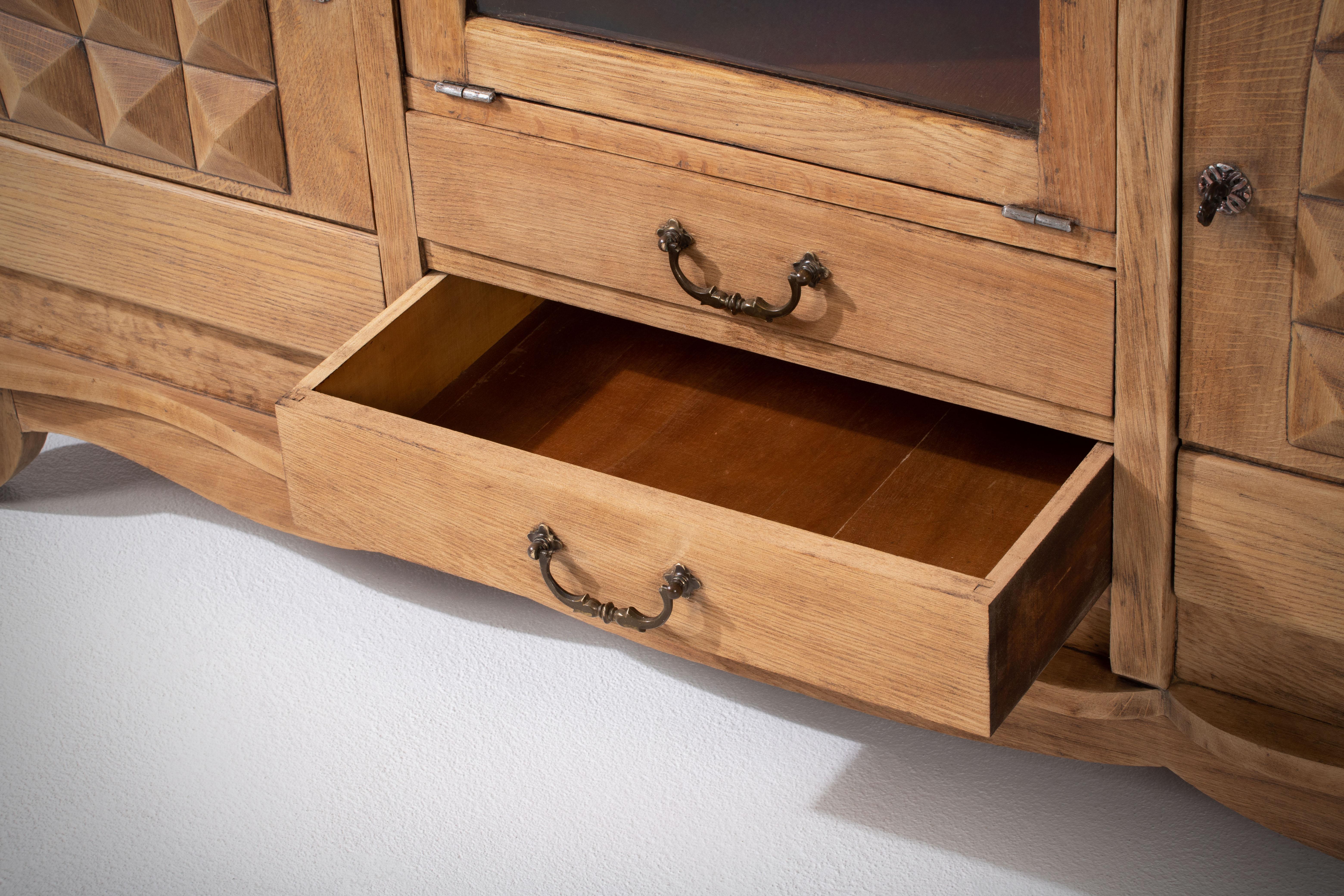 Rustic French Elegance : Enchanting Oak Sideboard from 1940 In Good Condition For Sale In Wiesbaden, DE