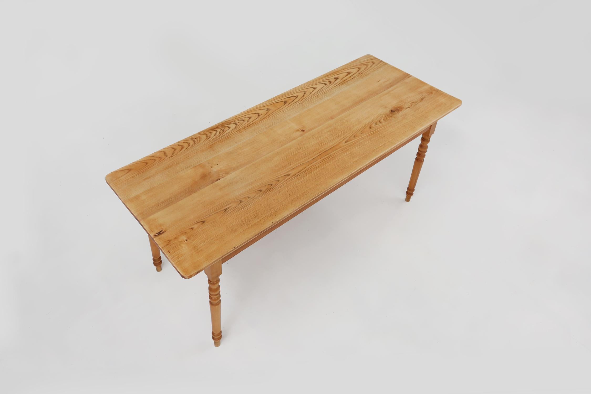 Rustic French farm table in wood with turned legs, ca. 1850 For Sale 5