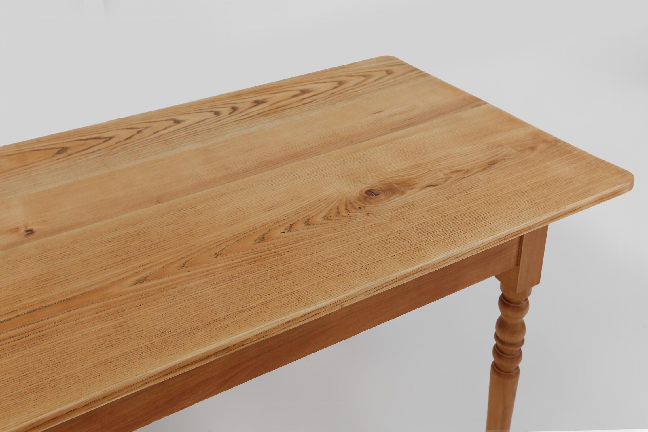 Table de ferme française rustique en bois avec pieds tournés, vers 1850 en vente 2