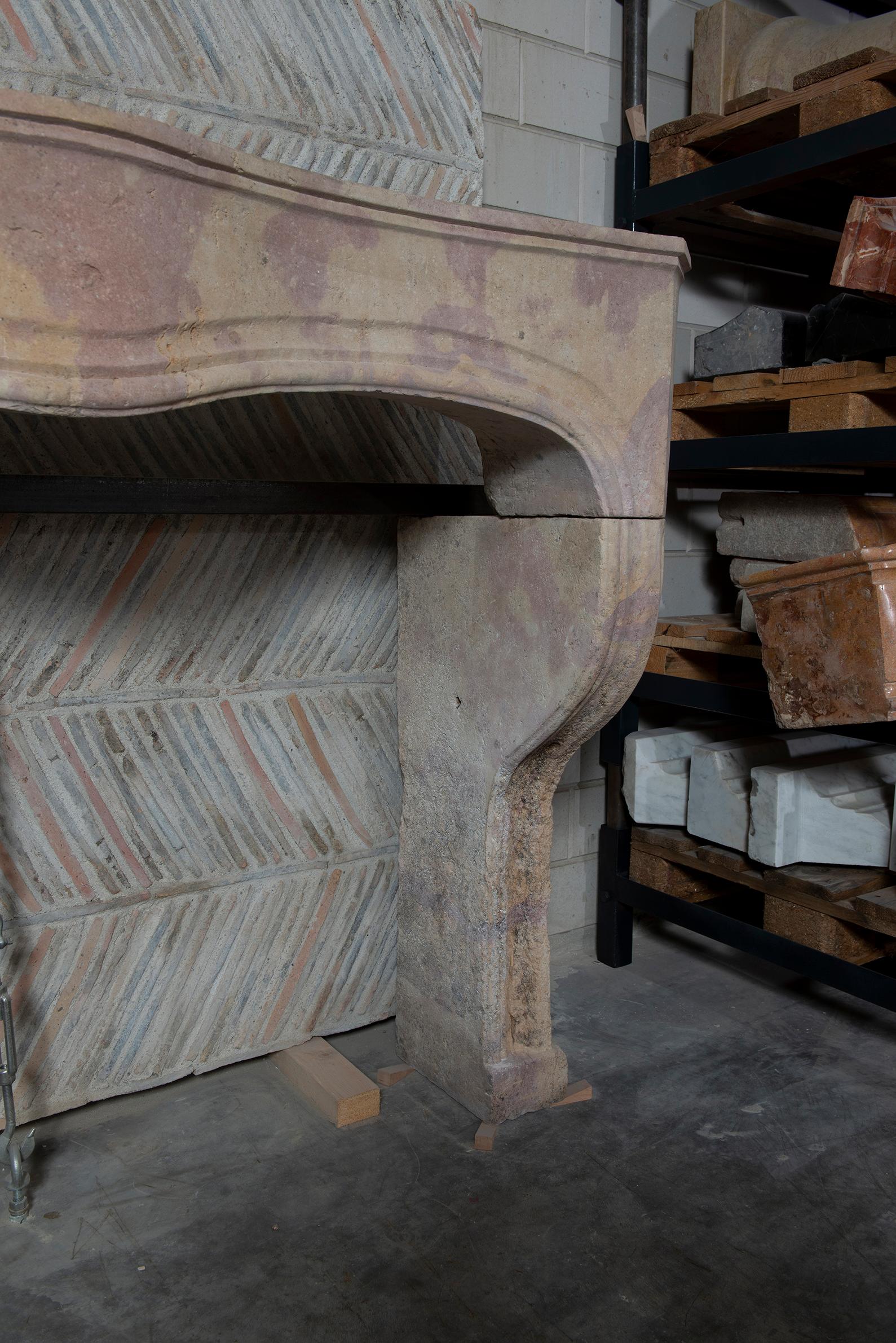 Rustic French Louis XV Fireplace In Distressed Condition For Sale In Haarlem, Noord-Holland