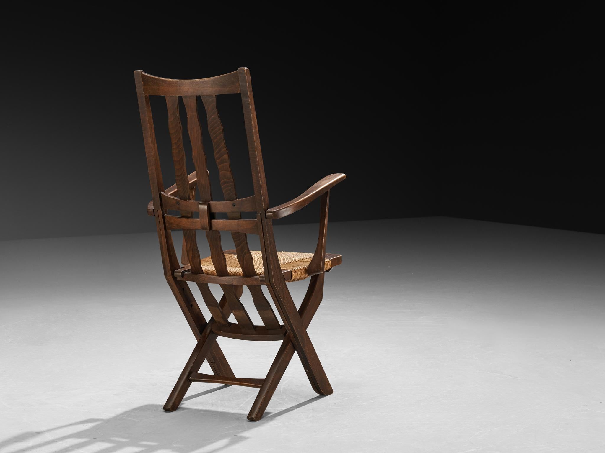 Metà XX secolo Sedia da salotto francese rustica con schienale alto in Oak e giunco in vendita