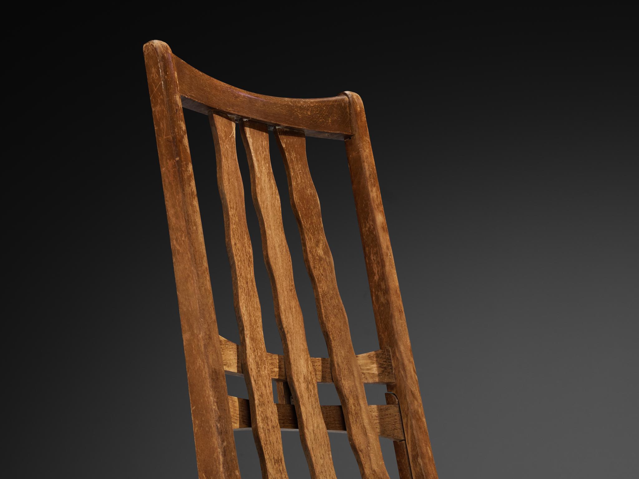 Chaises longues ou d'appoint, hêtre, jonc, France, années 1950 

Ces chaises rustiques françaises ont une silhouette à la fois familière et particulière. Clairement ancré dans les traditions du design vernaculaire, mais avec des tendances modernes.
