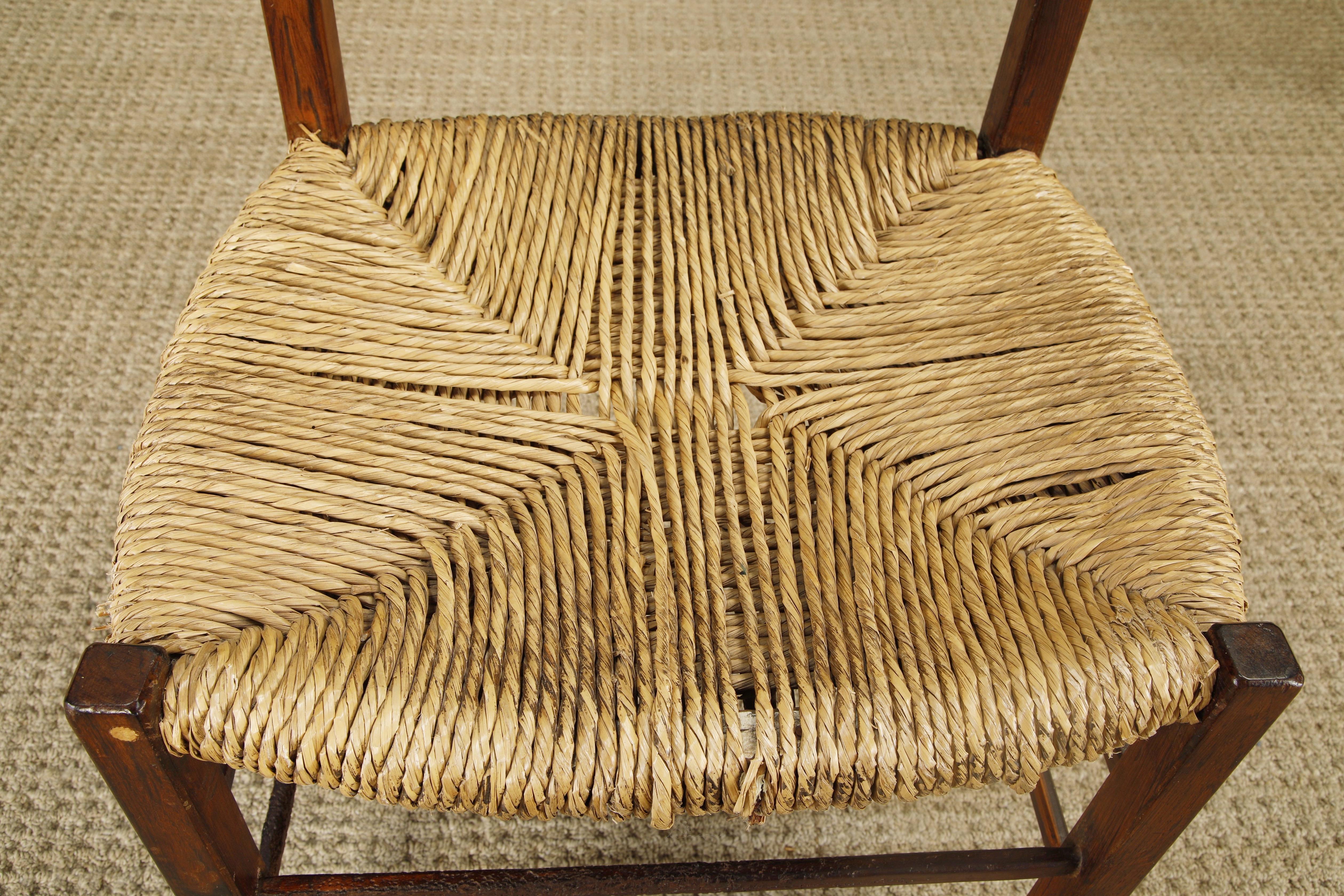 Sillas de comedor rústicas francesas de mediados de siglo, estilo de Charlotte Perriand en venta 4