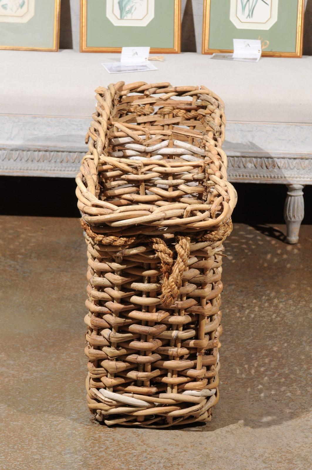 Rustic French Narrow Rectangular Partitioned Wicker Basket with Rope Handles In Good Condition In Atlanta, GA