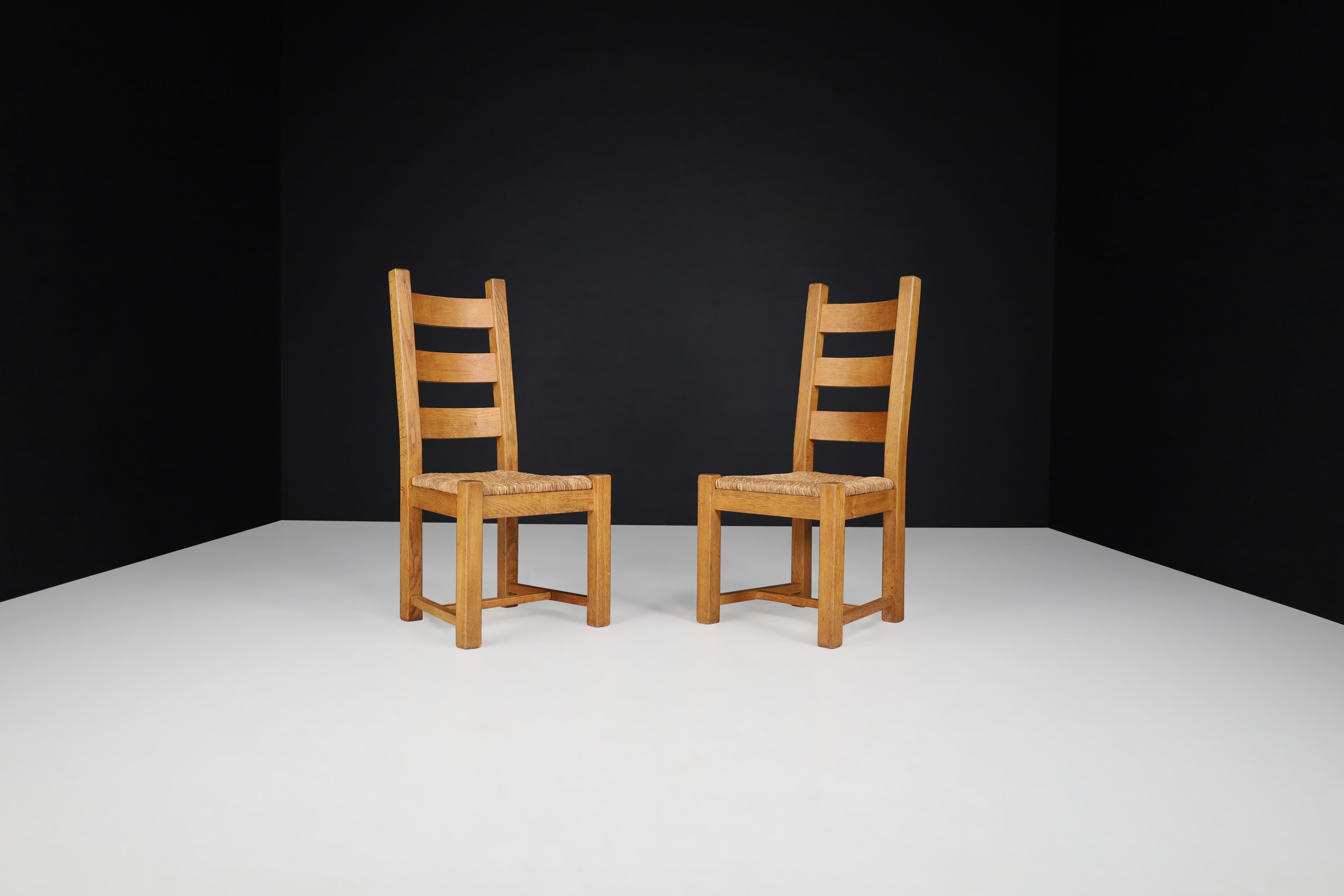 Sedie da pranzo rustiche francesi in Oak e giunco, 1960 Primitive Artisan Craftsmanshap in vendita 1