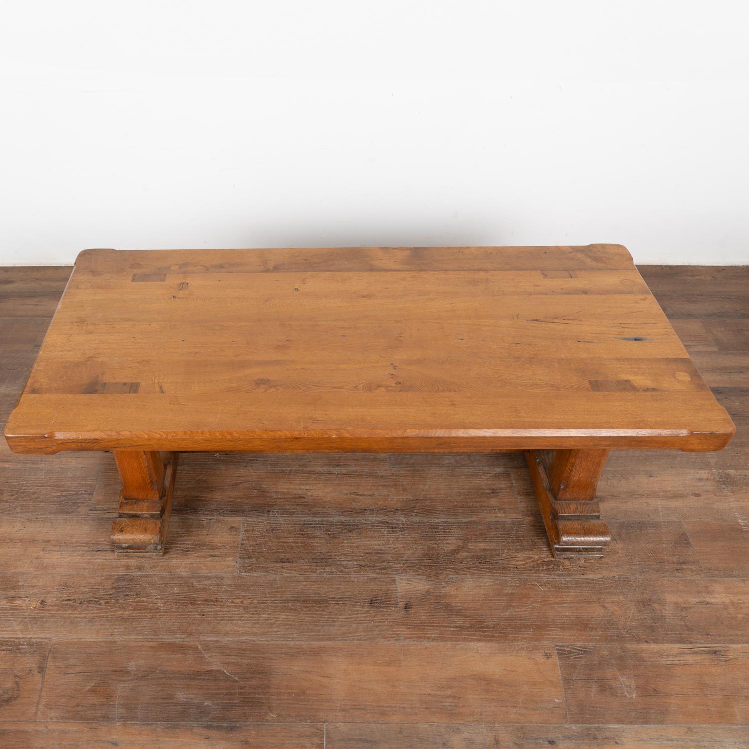 Français Table basse rustique en Oak français, circa 1950