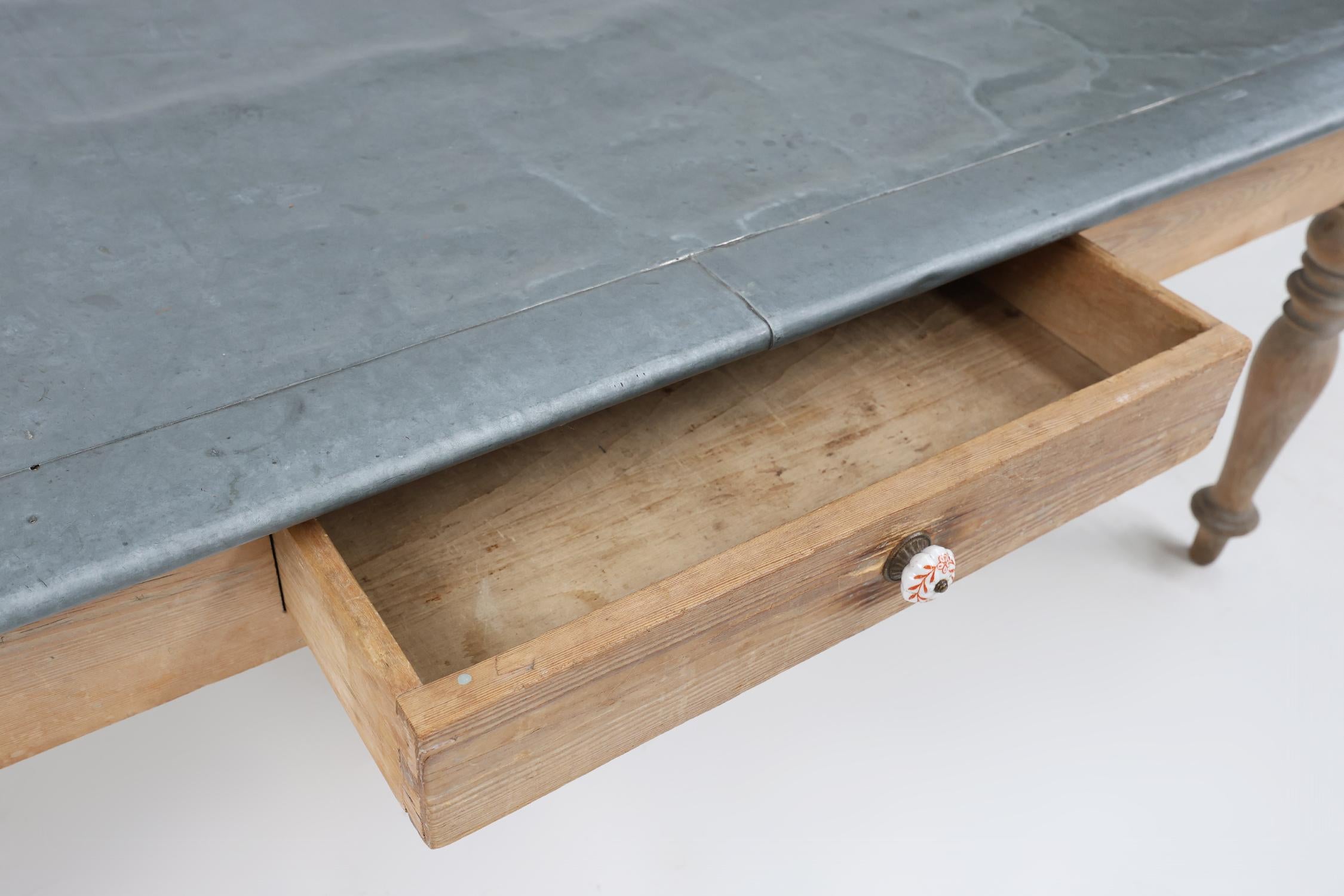 Rustic French pine wood dinner table with zinc top, ca. 1850 For Sale 3