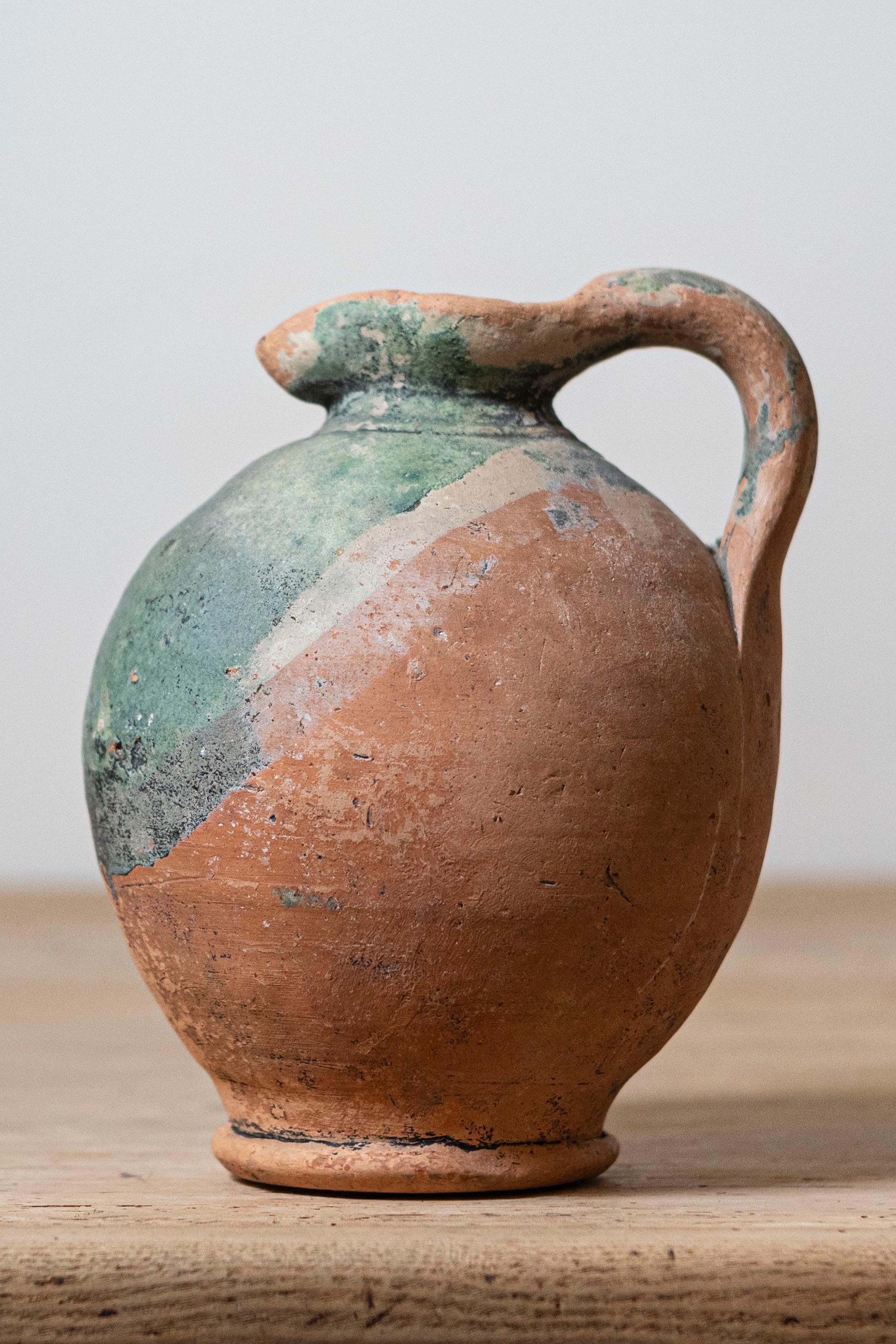 Smaltato Brocca in ceramica rustica della provincia francese del XIX secolo con accenti di Greene & Greene in vendita
