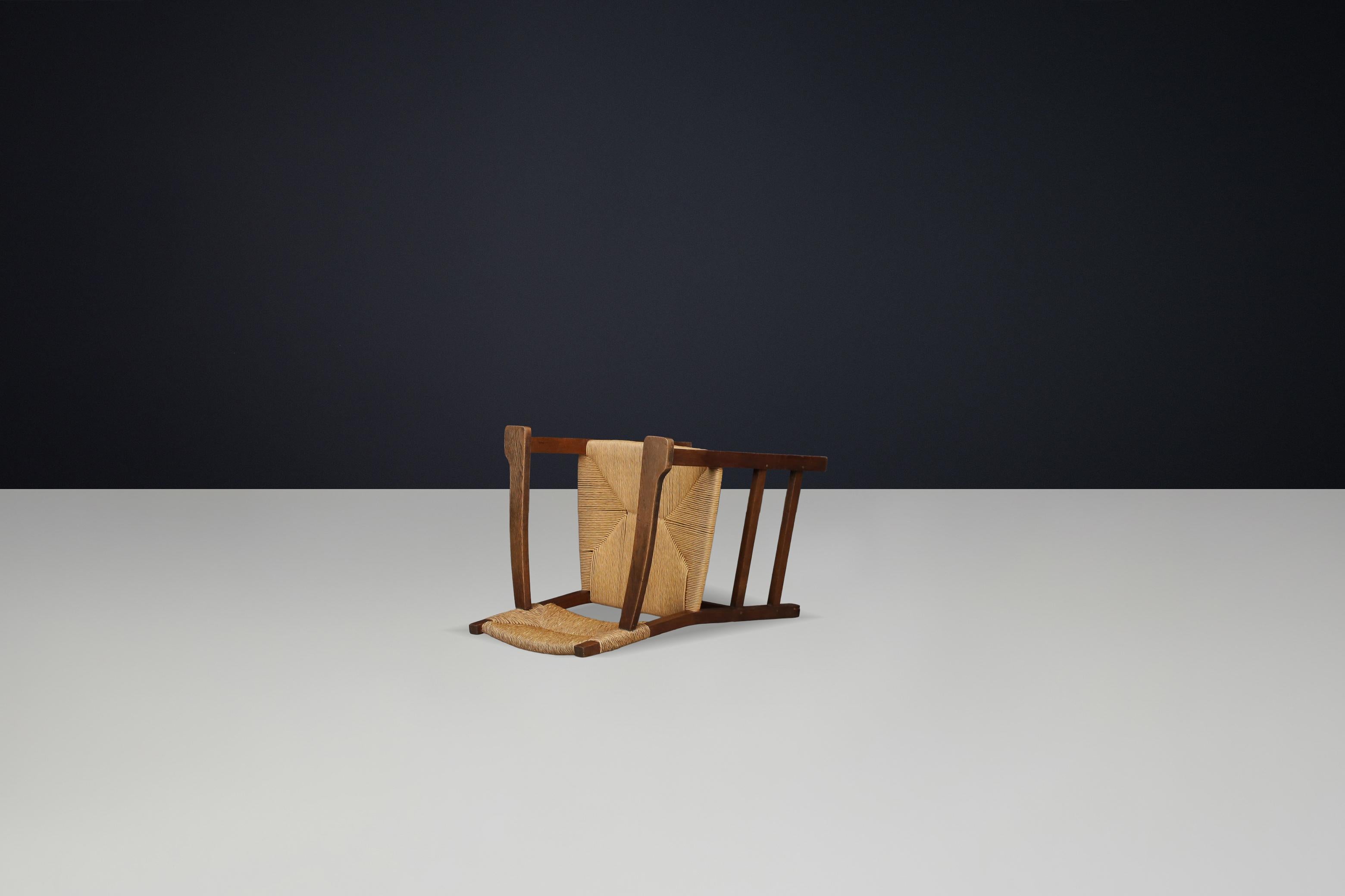 Fauteuil rustique de style provincial français en chêne et jonc, années 1940 en vente 5