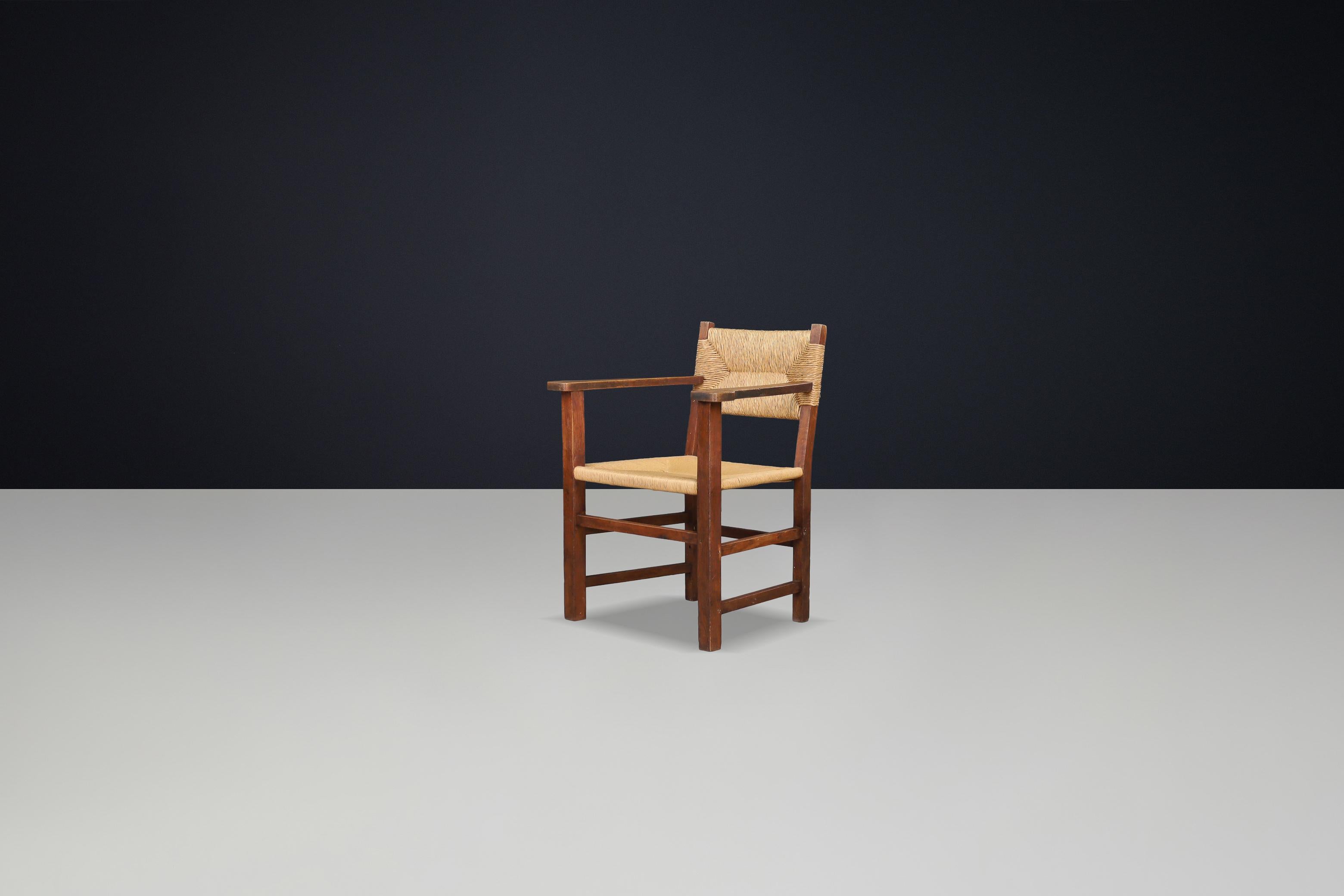 Provincial français Fauteuil rustique de style provincial français en chêne et jonc, années 1940 en vente
