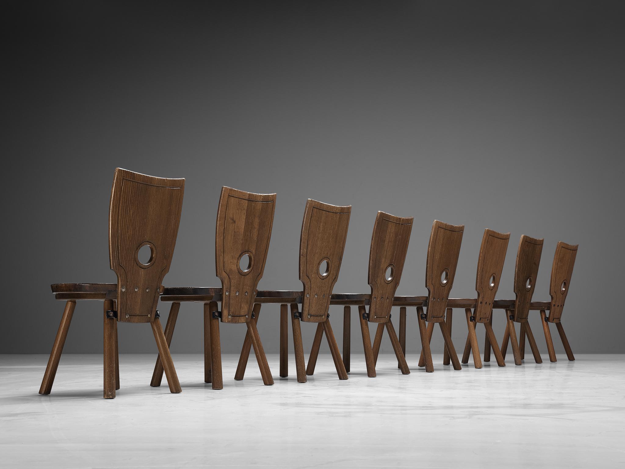 Ferro Set di otto sedie da pranzo rustiche francesi in legno massiccio di Oak e ferro in vendita