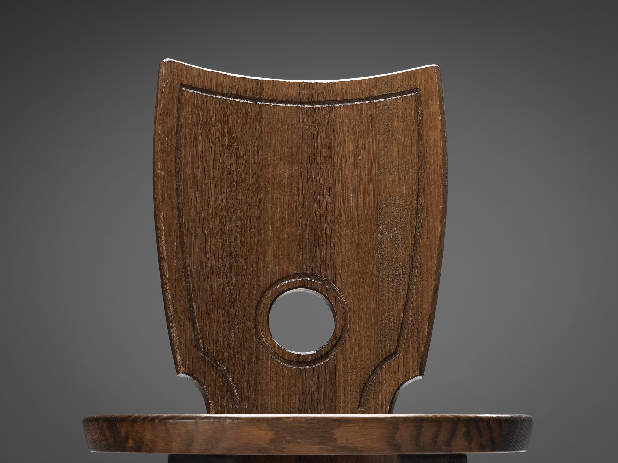 Set di otto sedie da pranzo rustiche francesi in legno massiccio di Oak e ferro in vendita 1