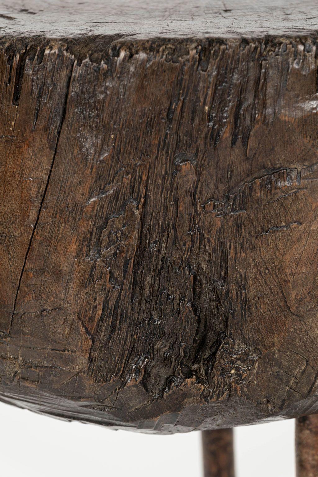 Rustikaler französischer Beistelltisch oder Ständer (Handgeschnitzt) im Angebot