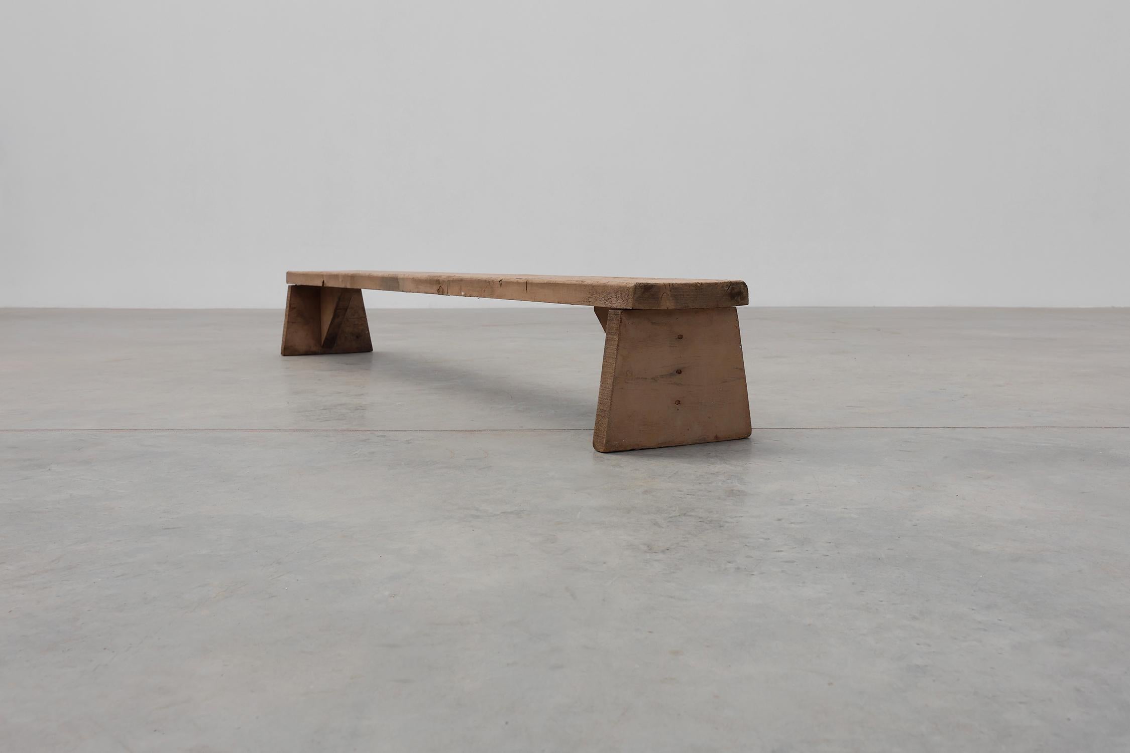XIXe siècle Banc bas rustique en bois massif français de style wabi wabi, vers 1880 en vente