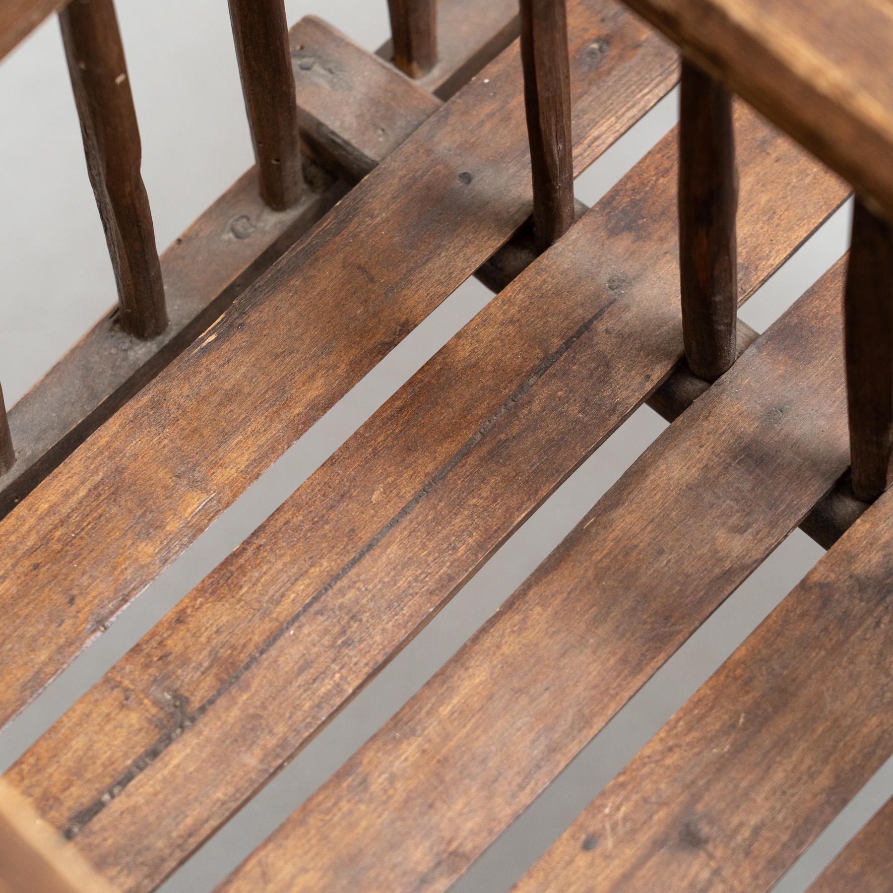 Sgabello rustico francese, circa 1940 - Autentico con bella patina e carattere in vendita 6