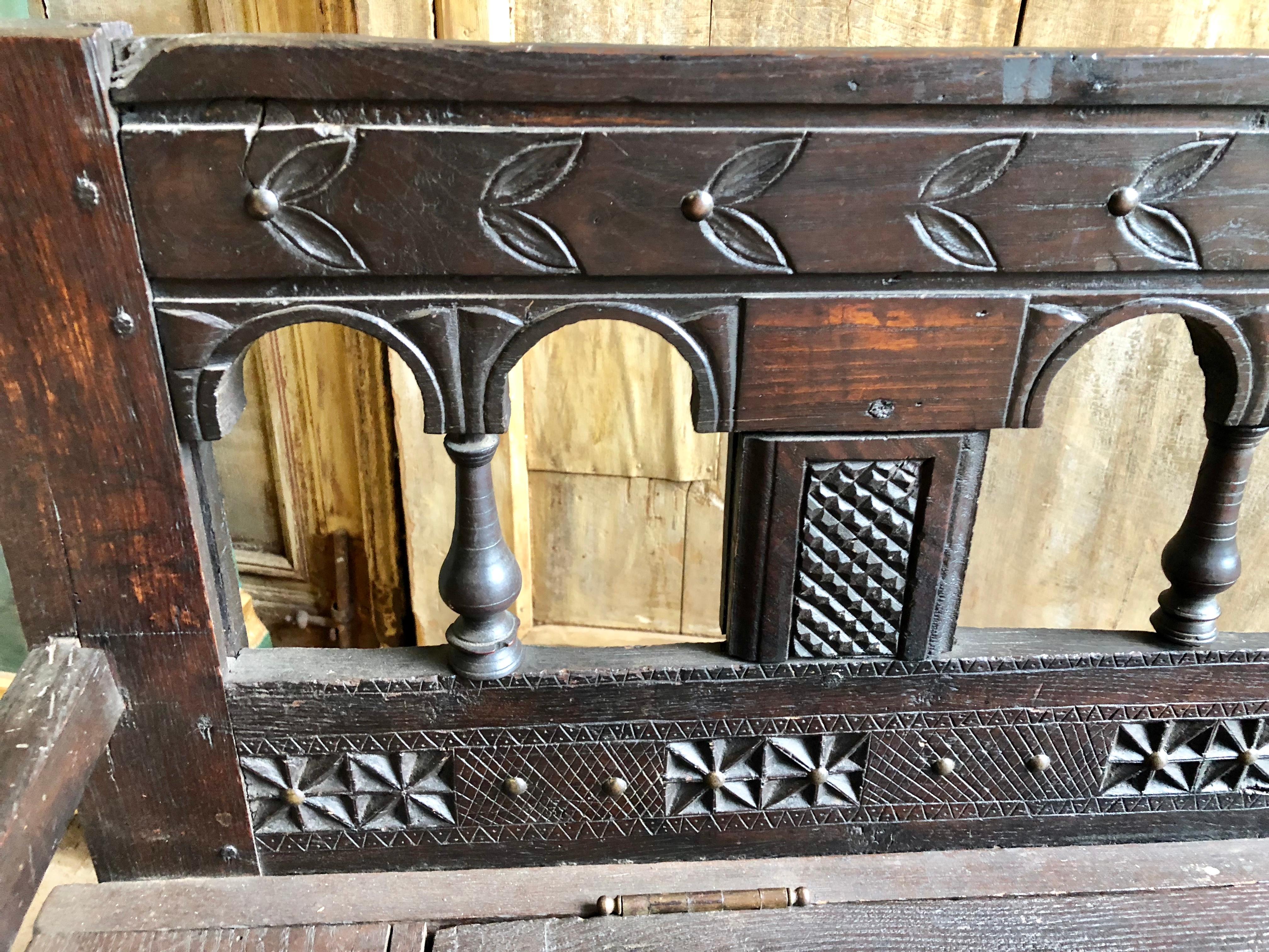 Rustic French Storage Bench In Good Condition In Doylestown, PA