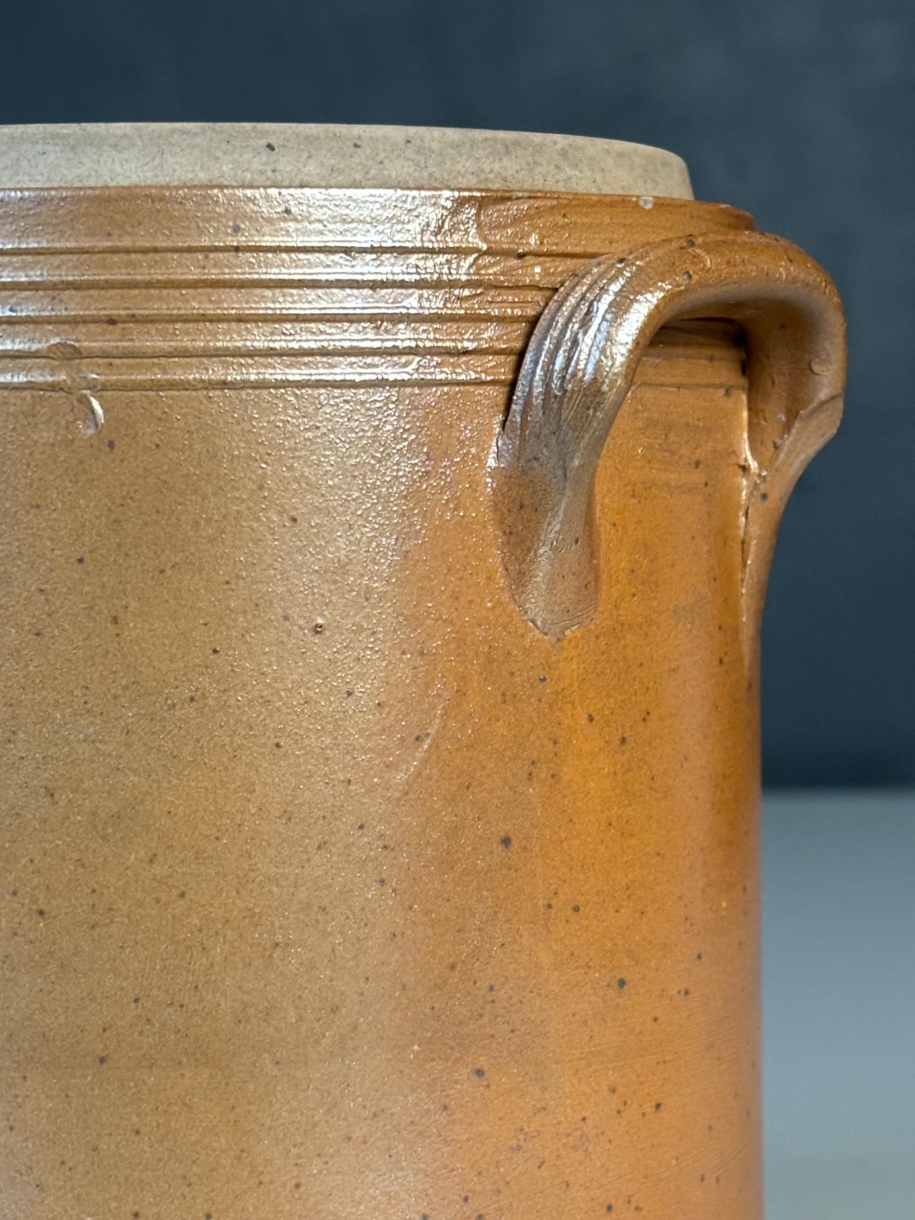 Vaso francese rustico con coperchio in gres, anni '50 in vendita 2