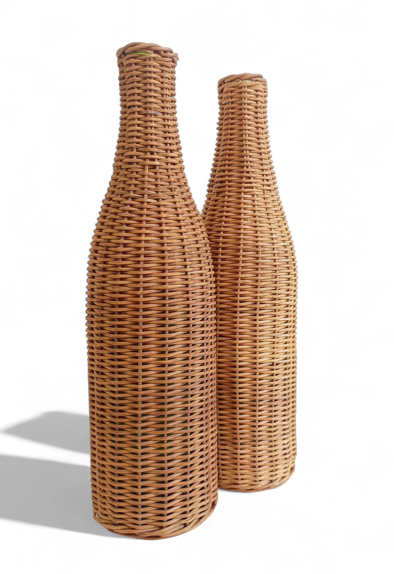 Rustic French Wicker Covering Pair of Glass Bottles, c. Mid-20th-C In Excellent Condition For Sale In Valencia, VC