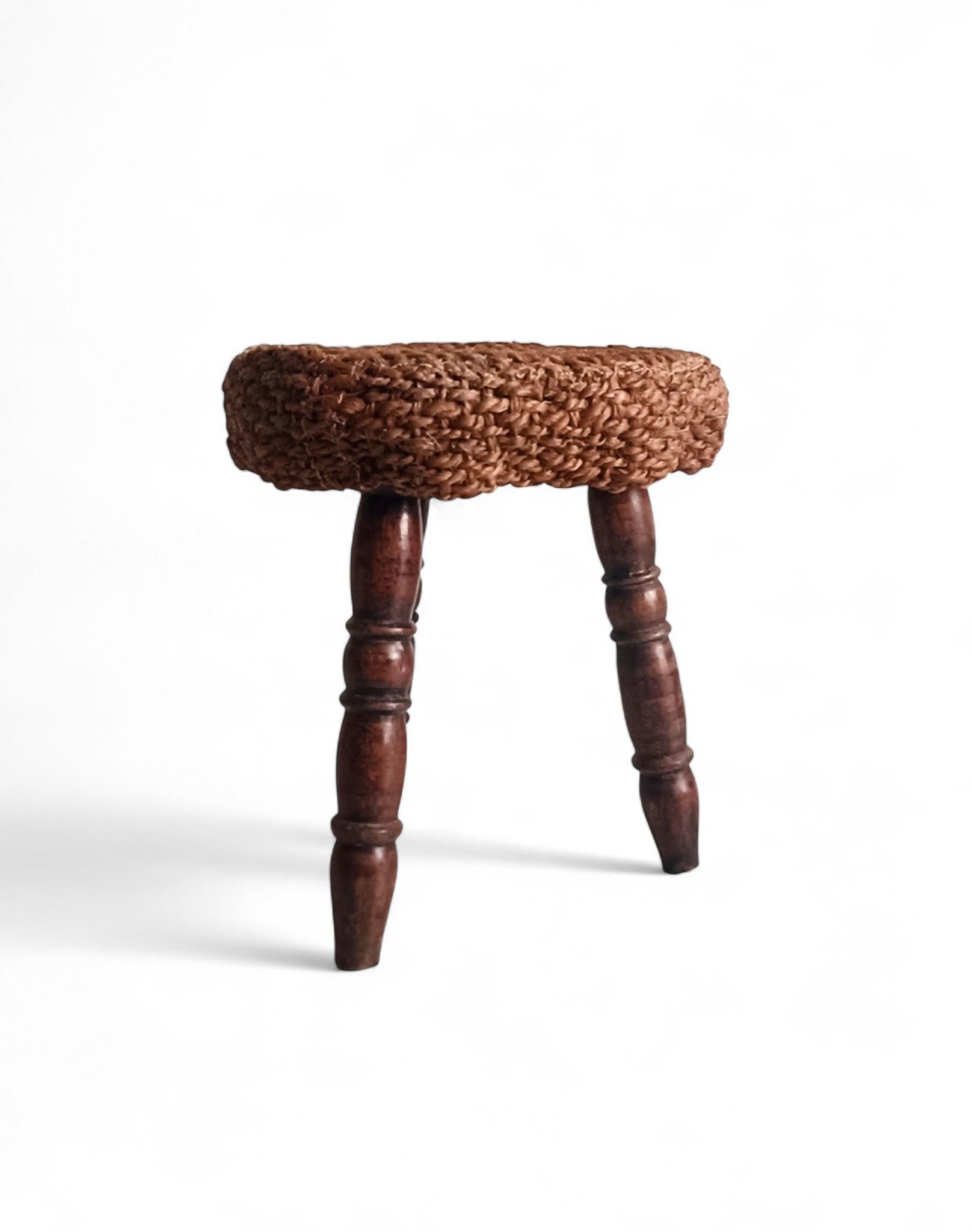 Rustic French Wood & Natural Fiber Stool/ Accent Table, Audoux-Minet Style In Good Condition For Sale In Valencia, VC