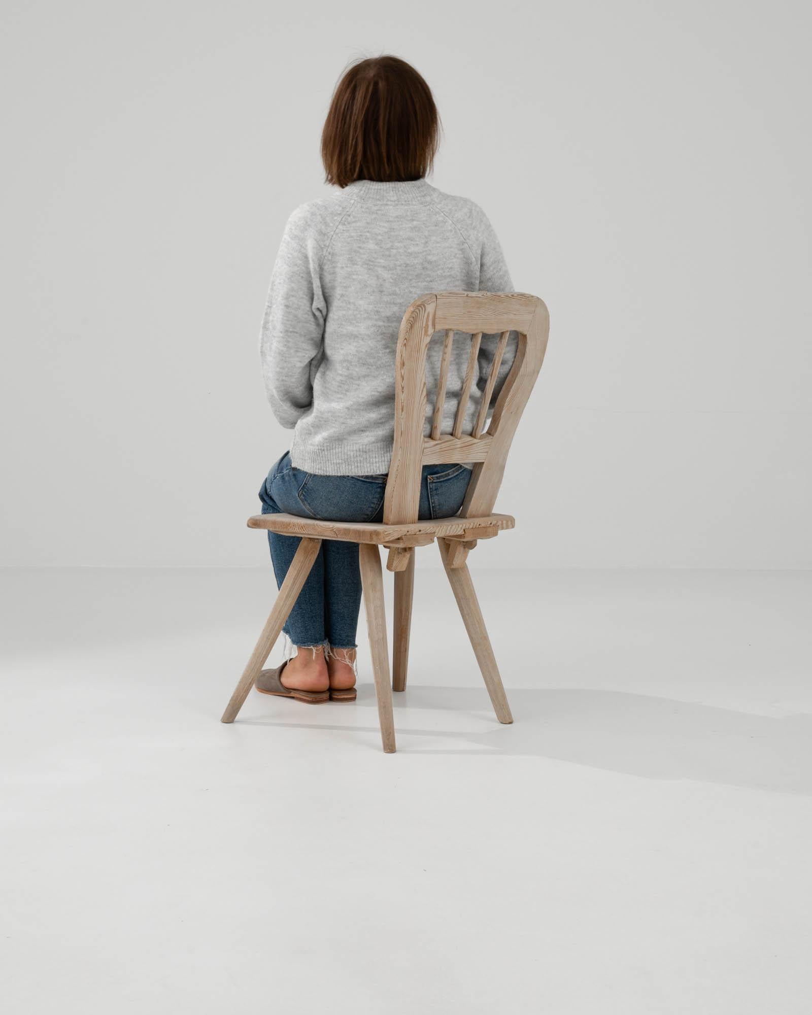 Chaise française rustique en bois en vente 1