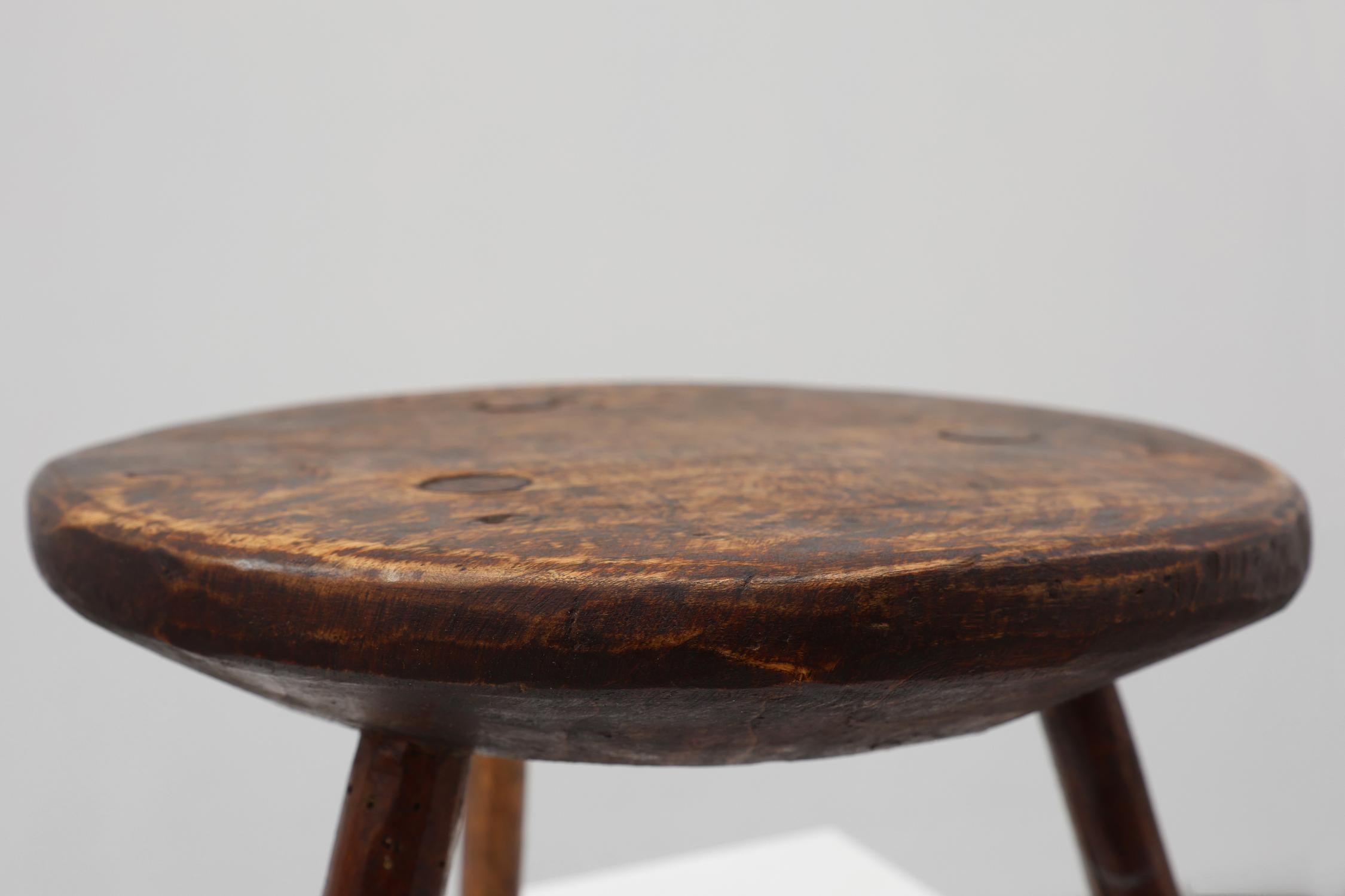 Taburete rústico francés de madera de estilo wabi sabi, ca. 1850 Francés en venta