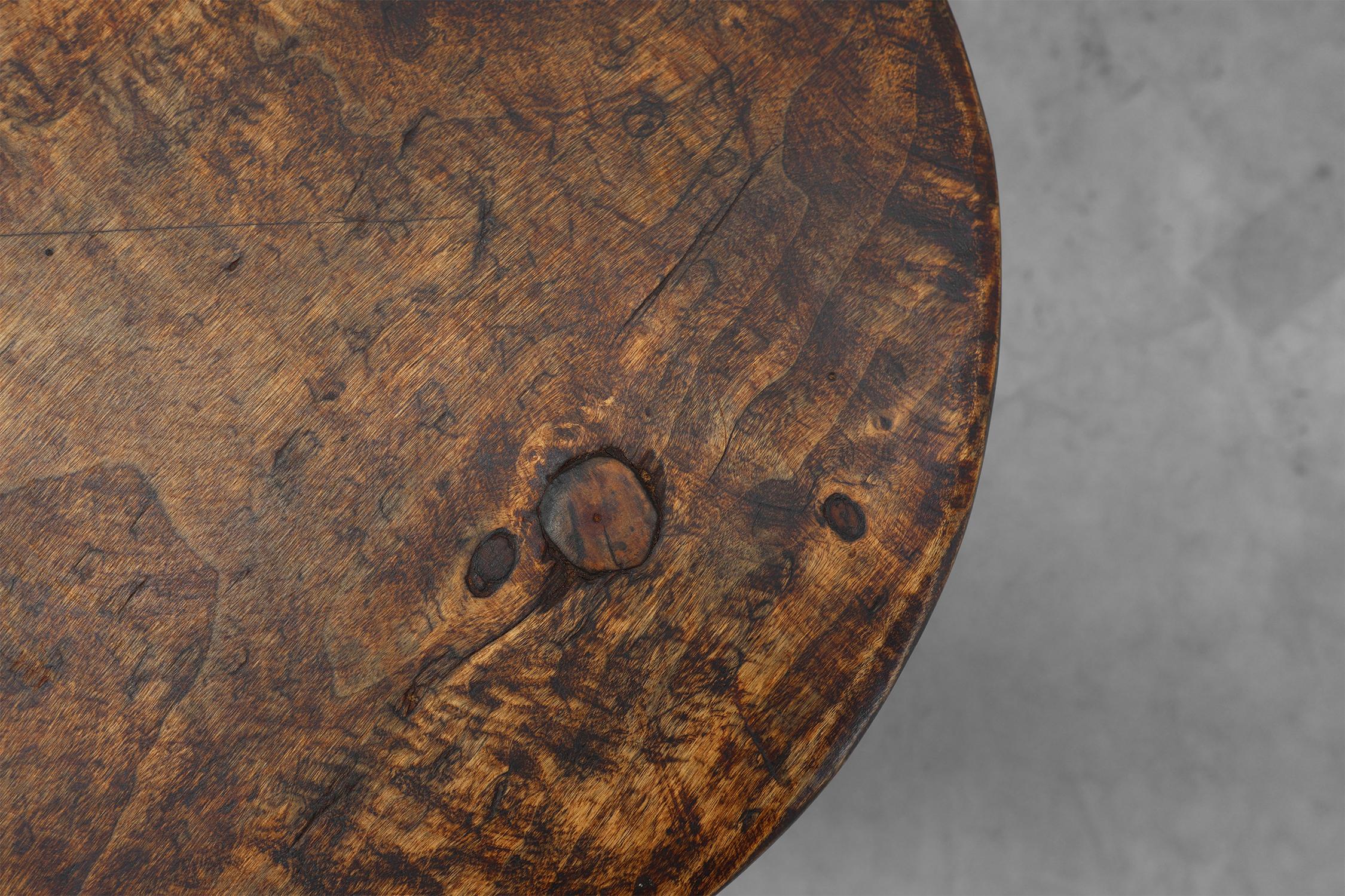 Taburete rústico francés de madera de estilo wabi sabi, ca. 1850 en venta 1