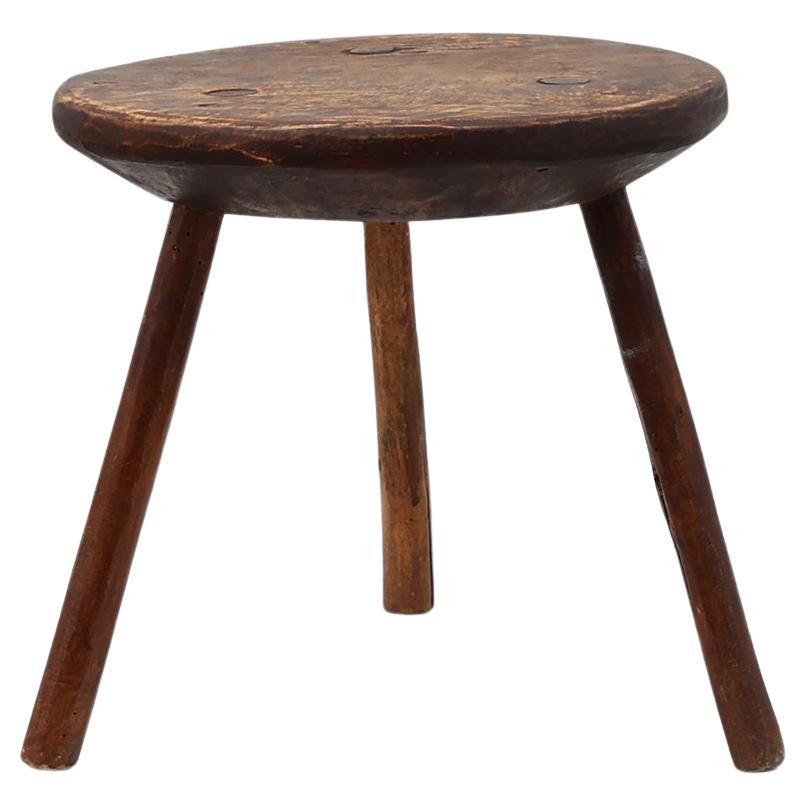 Taburete rústico francés de madera de estilo wabi sabi, ca. 1850 en venta
