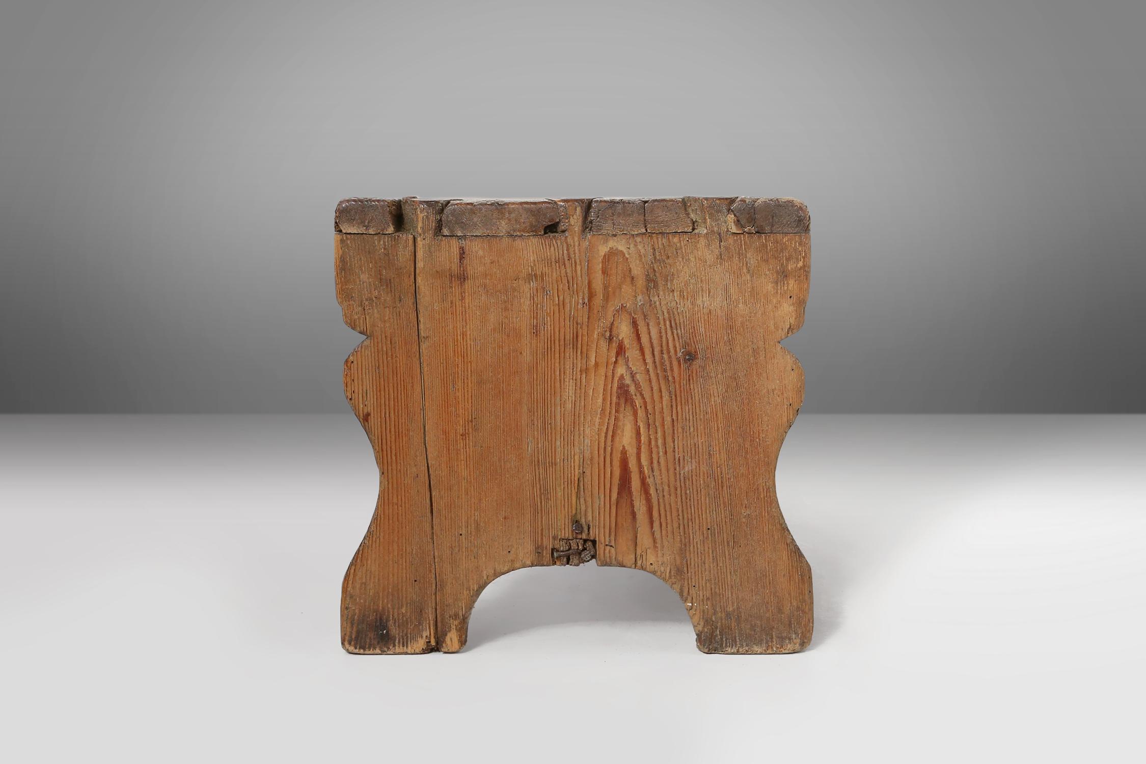 Rustic French wooden stool with beautiful patina, ca. 1900 For Sale 4