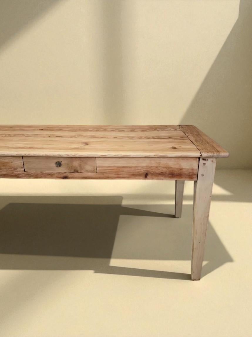 Rustic French Work Table I Early 20th Century  Solid Pine  France en vente 7